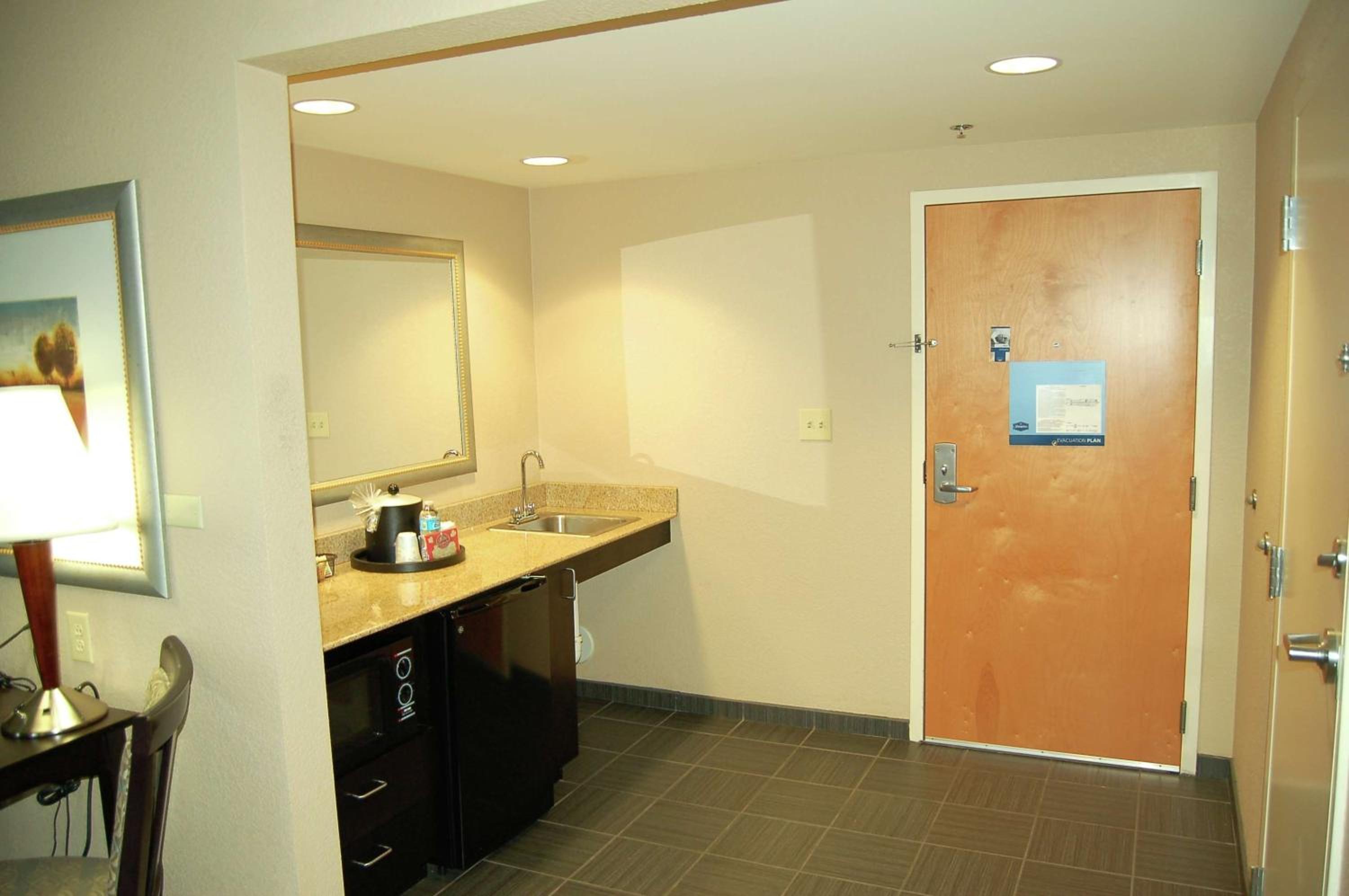 King Studio Suite with Sofa Bed - Non-Smoking - Photo 9