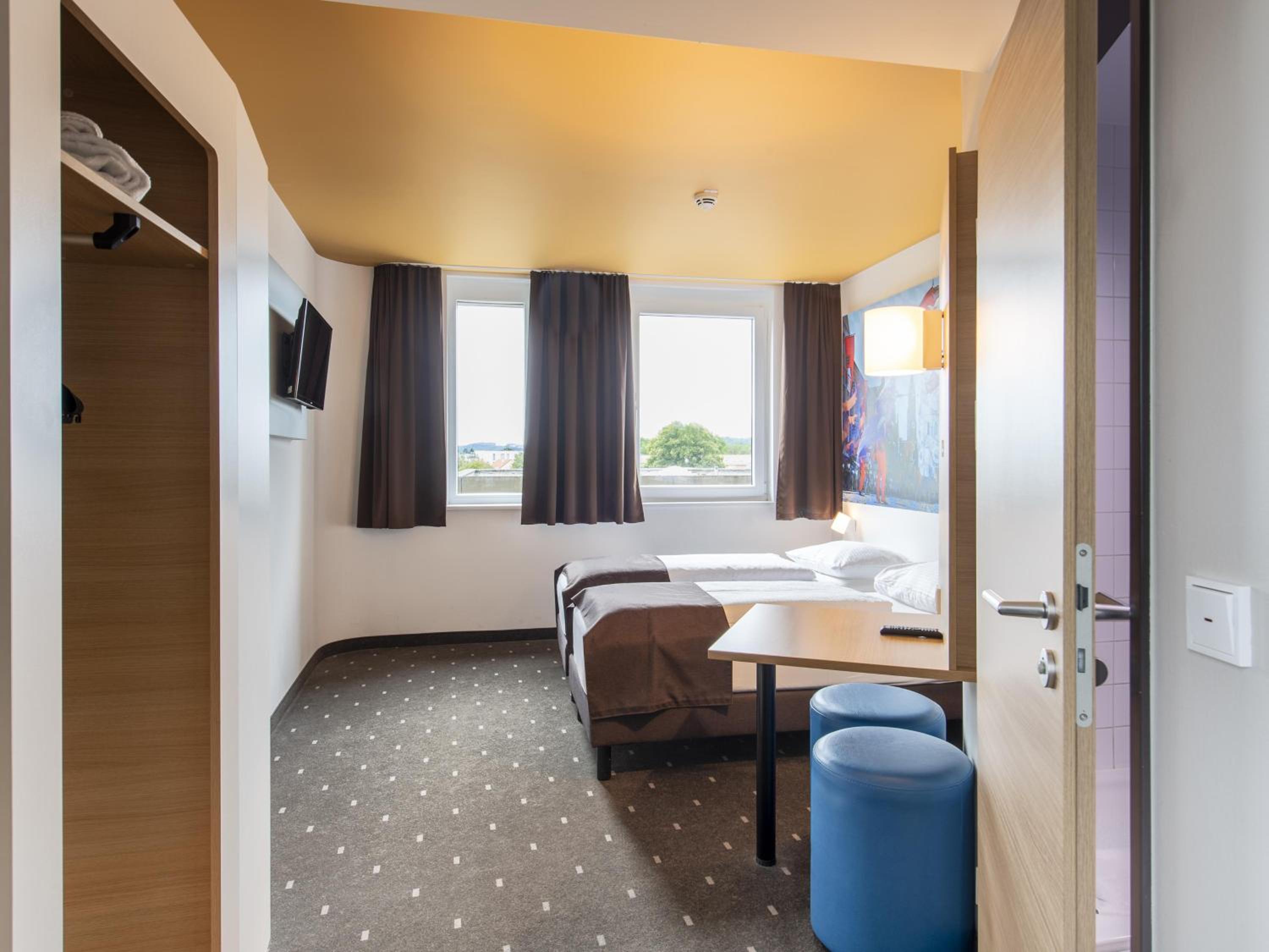 Twin Room - Photo 5