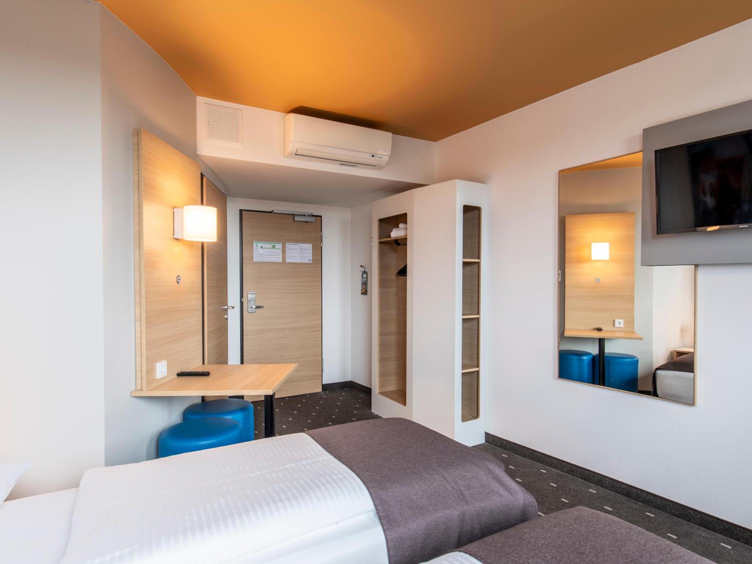 Twin Room - Photo 1