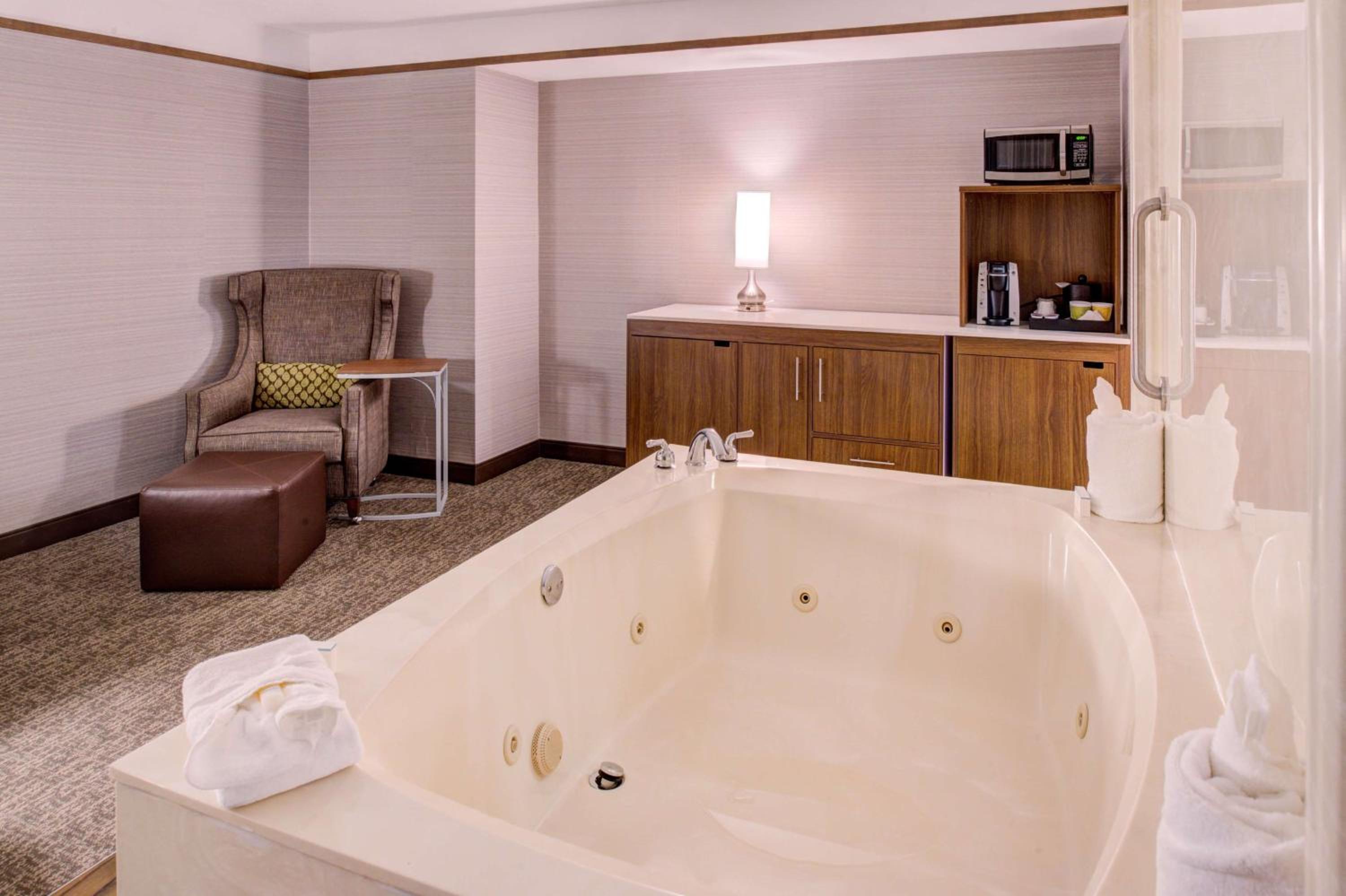Executive King Suite - Photo 5