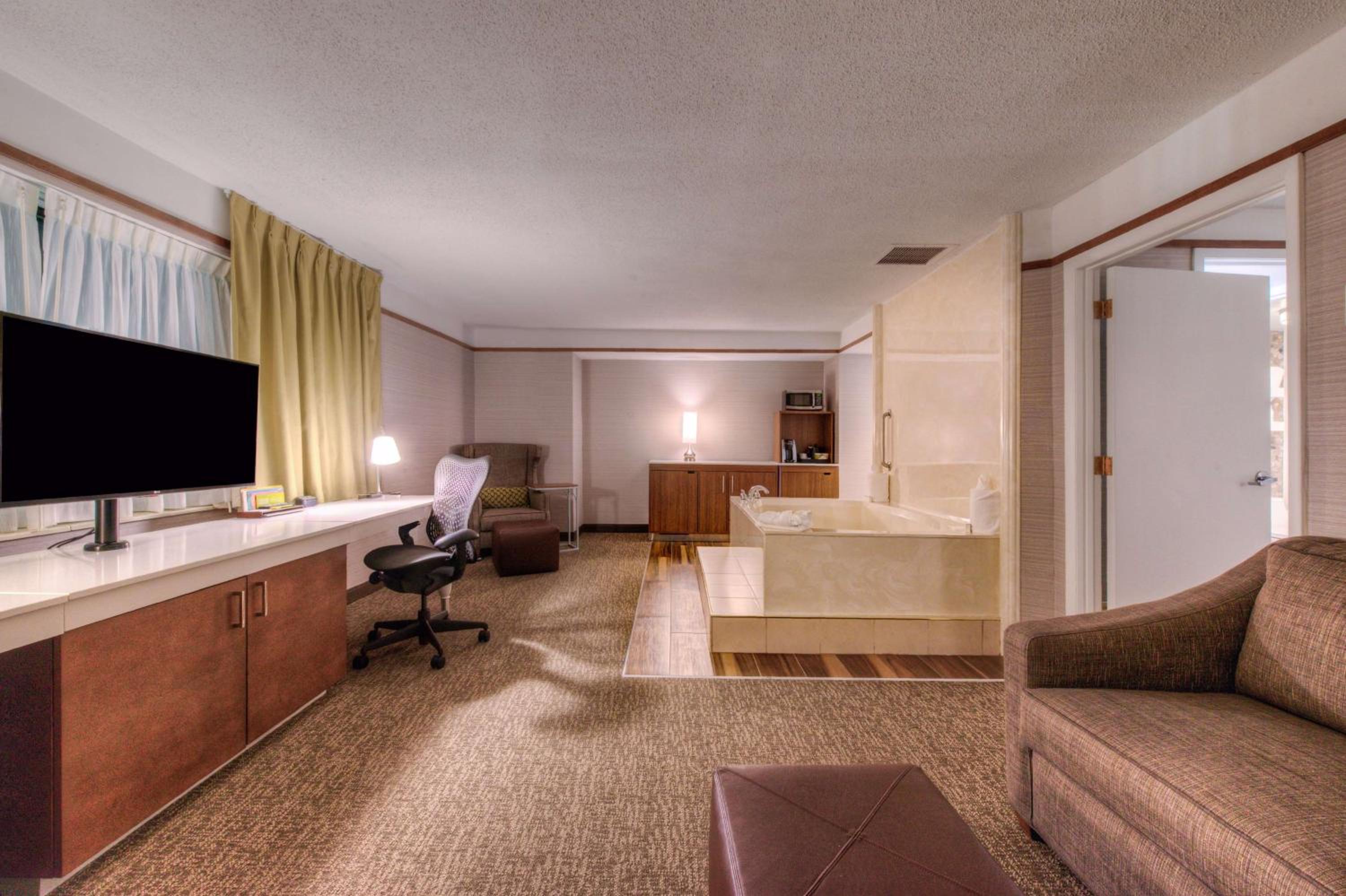 Executive King Suite - Photo 1