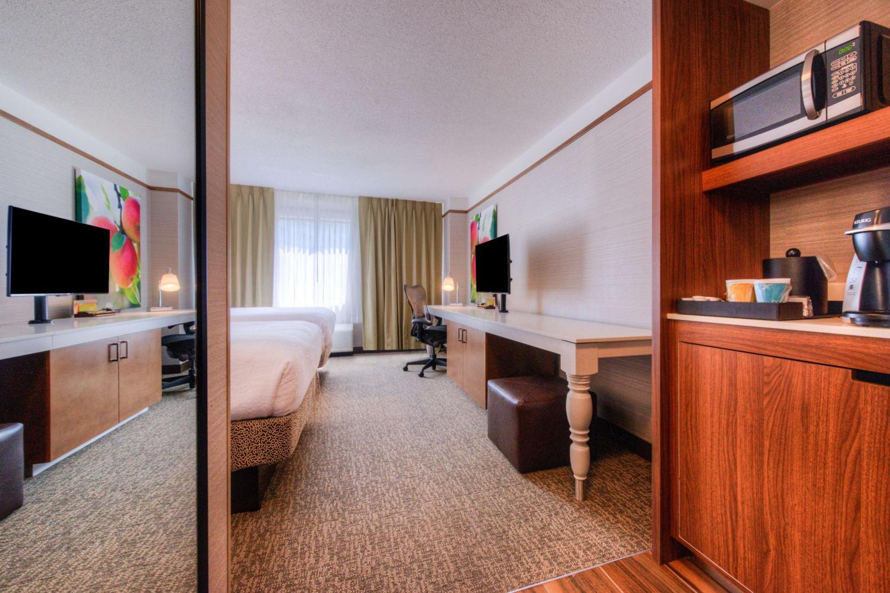 Double Room with Two Double Beds - Photo 2