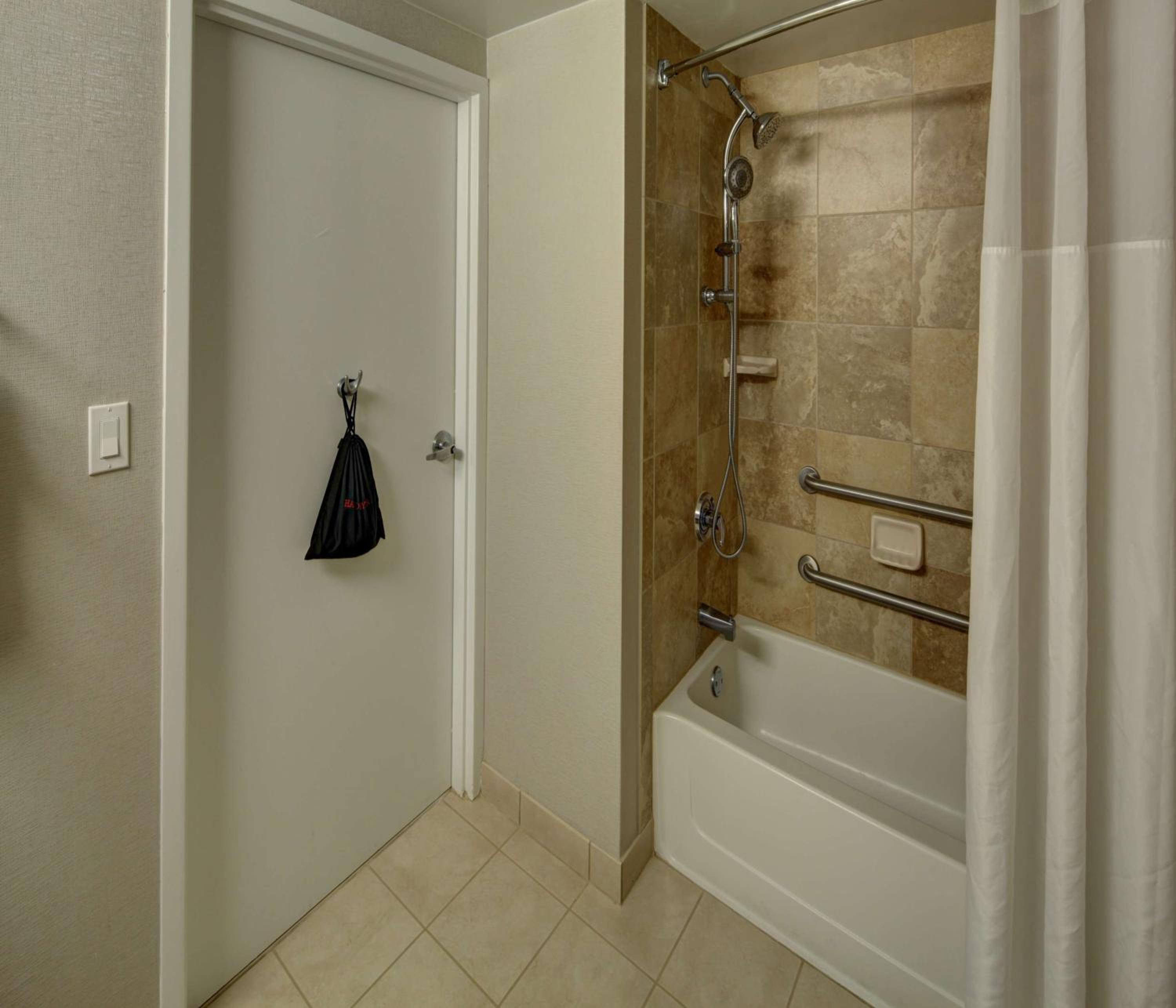 King Room - Mobility Access/Non-Smoking photo 2