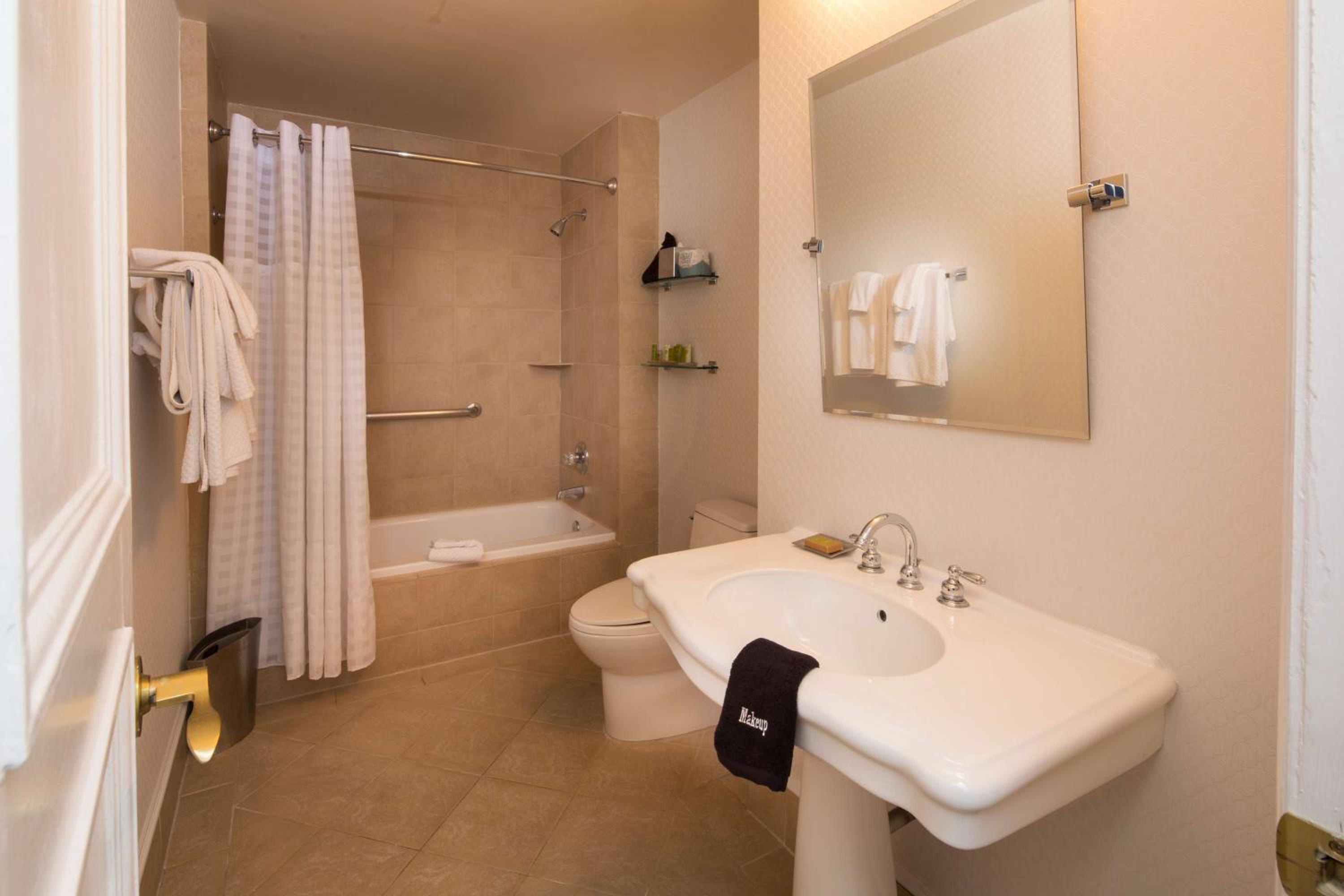 Double Room with Two Double Beds - Photo 2