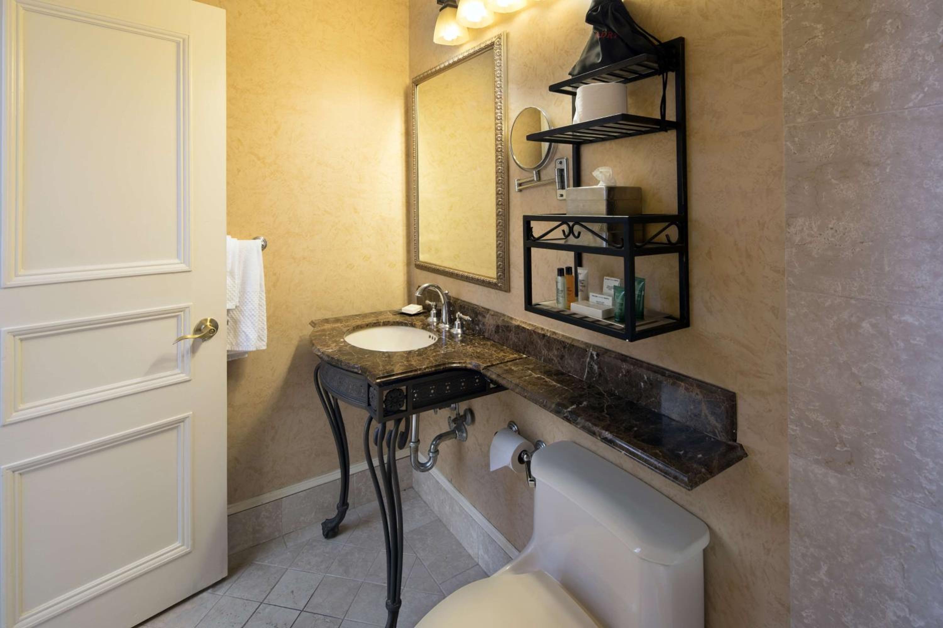 Queen Room - Photo 2