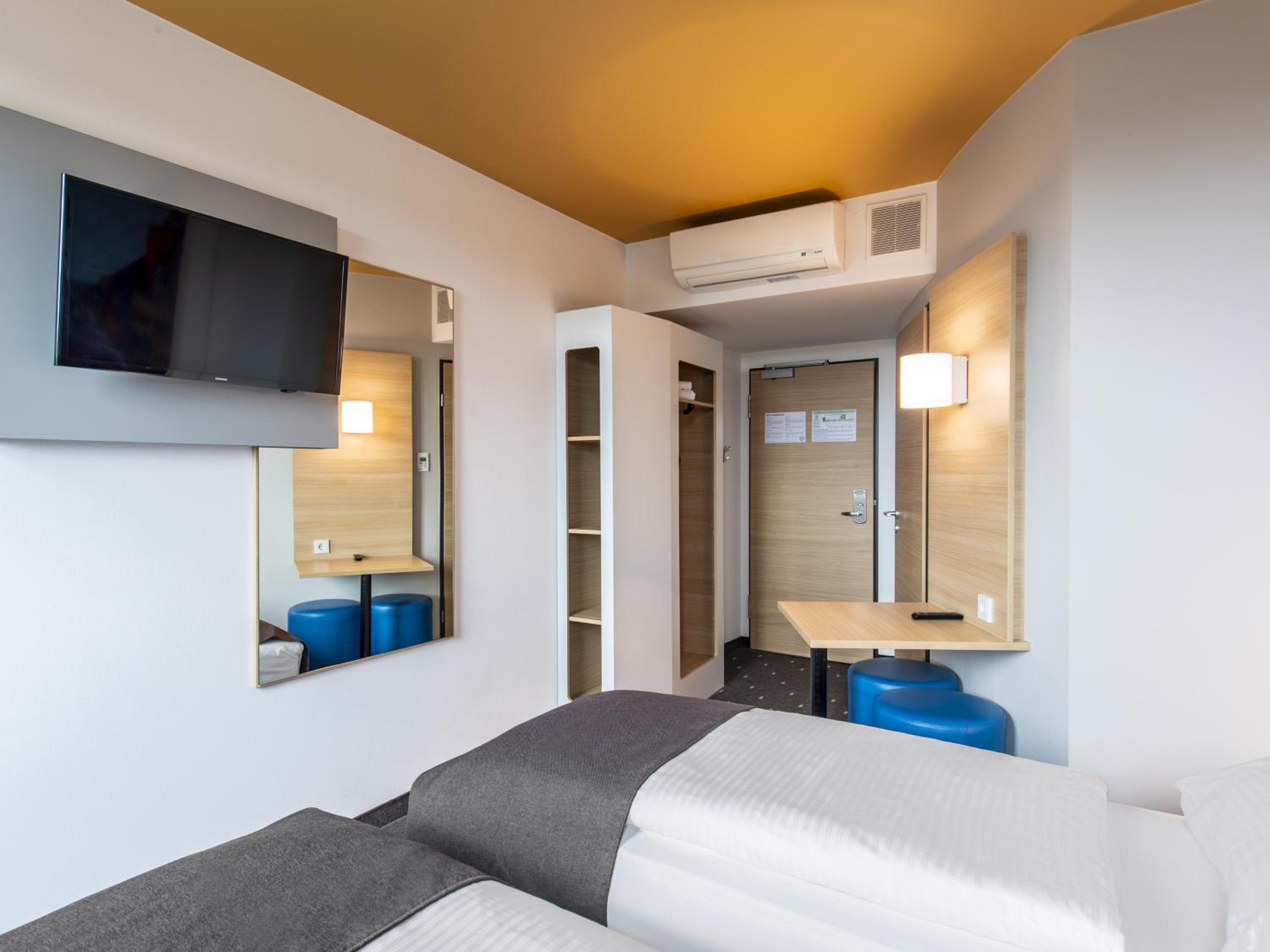 Twin Room - Photo 3