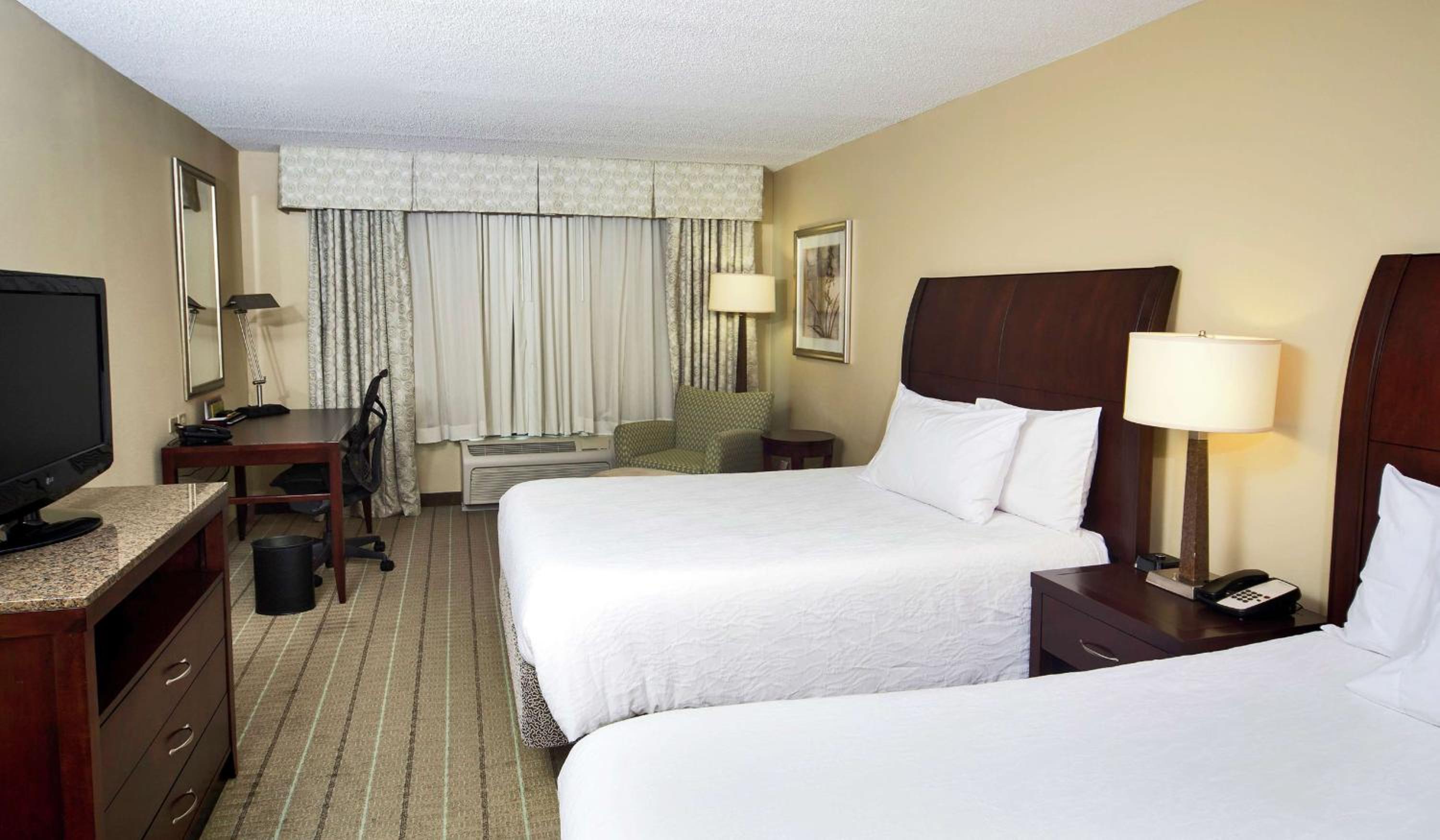Queen Room with Two Queen Beds - Photo 5