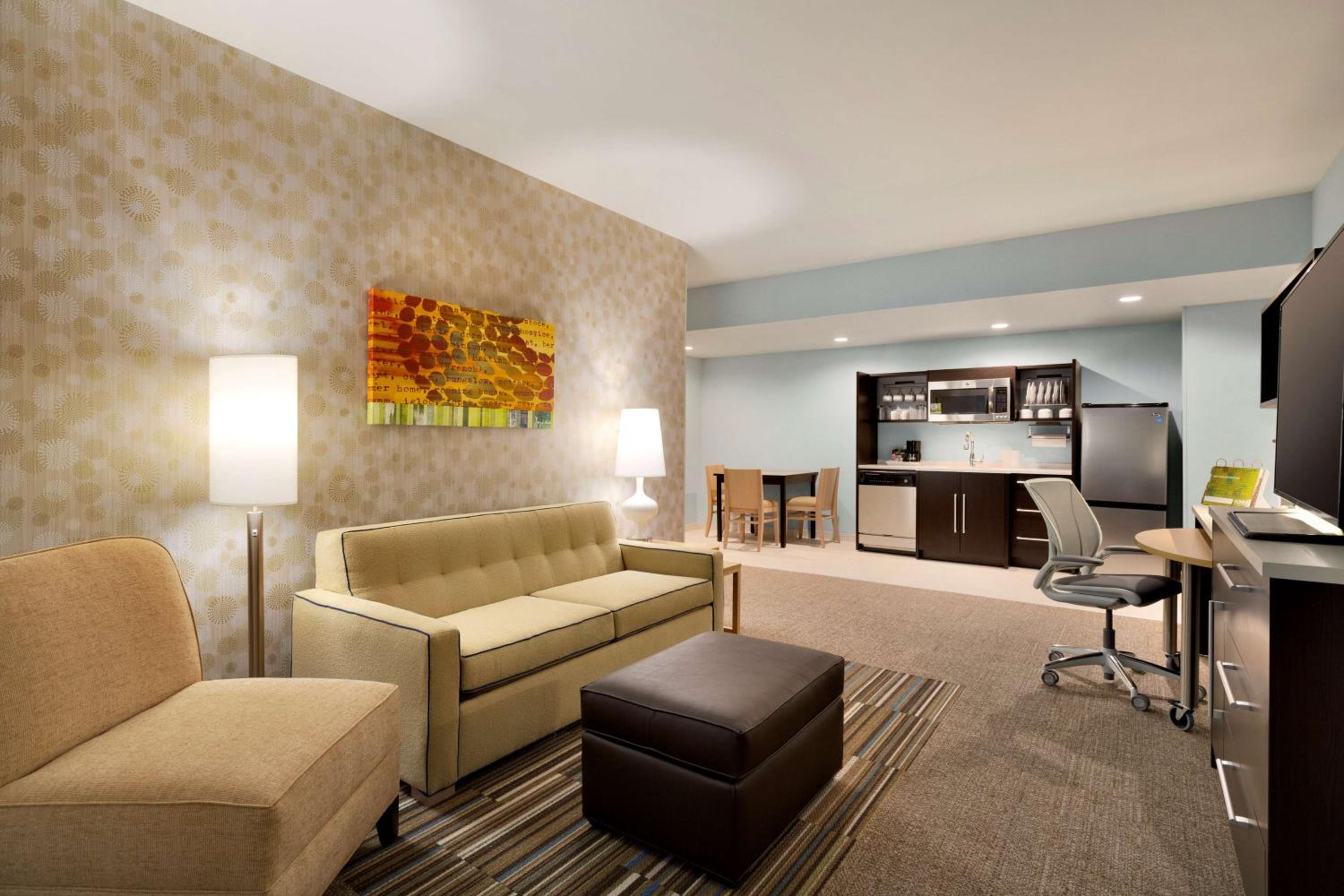 Two-Bedroom Suite with Separate Bathrooms - Non-Smoking photo 2