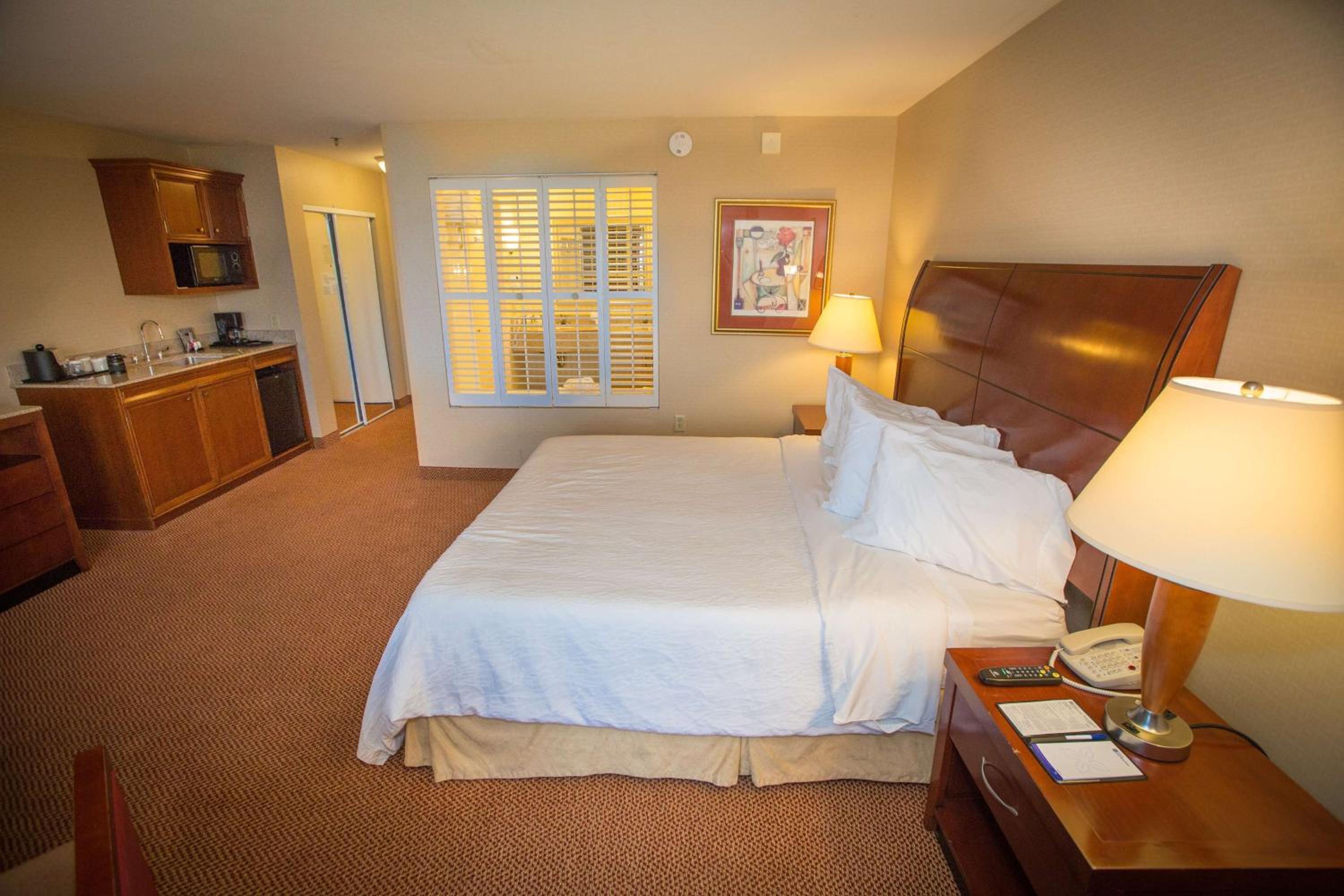 King Room with Accessible Tub - Mobility Access