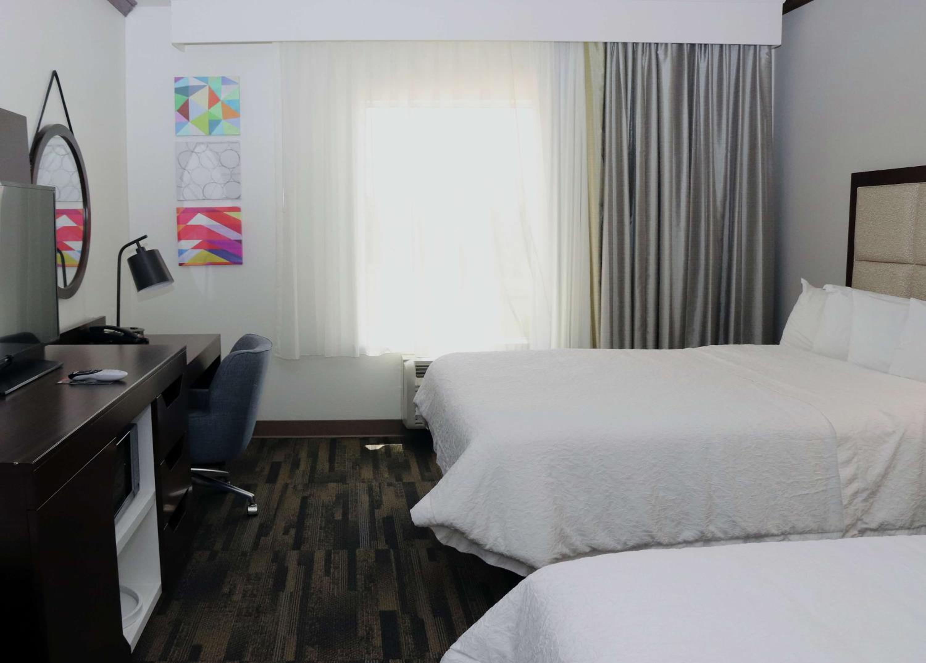 Room with Two Queen Beds - Non-Smoking - Photo 2