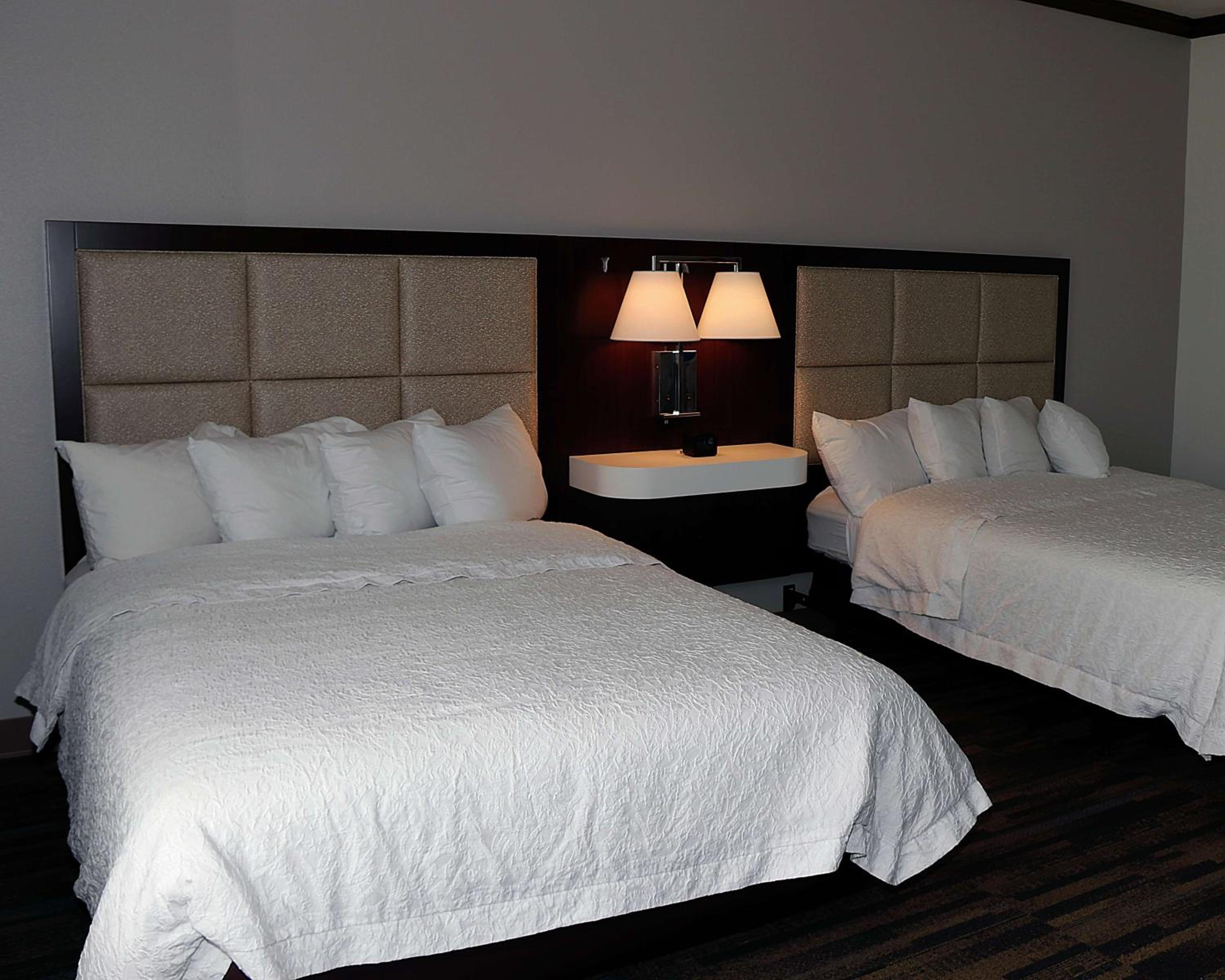 Room with Two Queen Beds - Non-Smoking - Photo 1