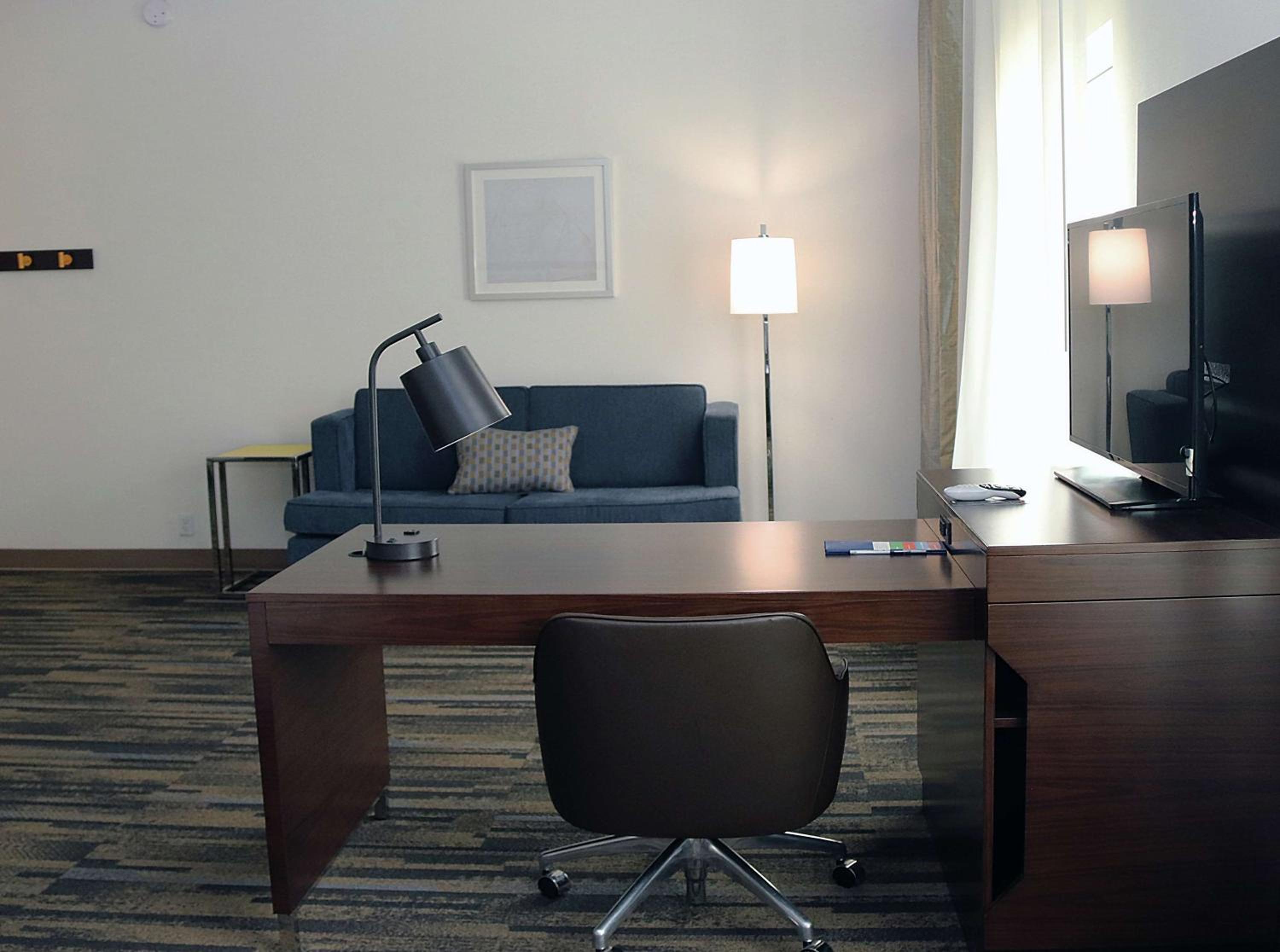 King Studio Suite with Sofa Bed - Non-Smoking - Photo 4