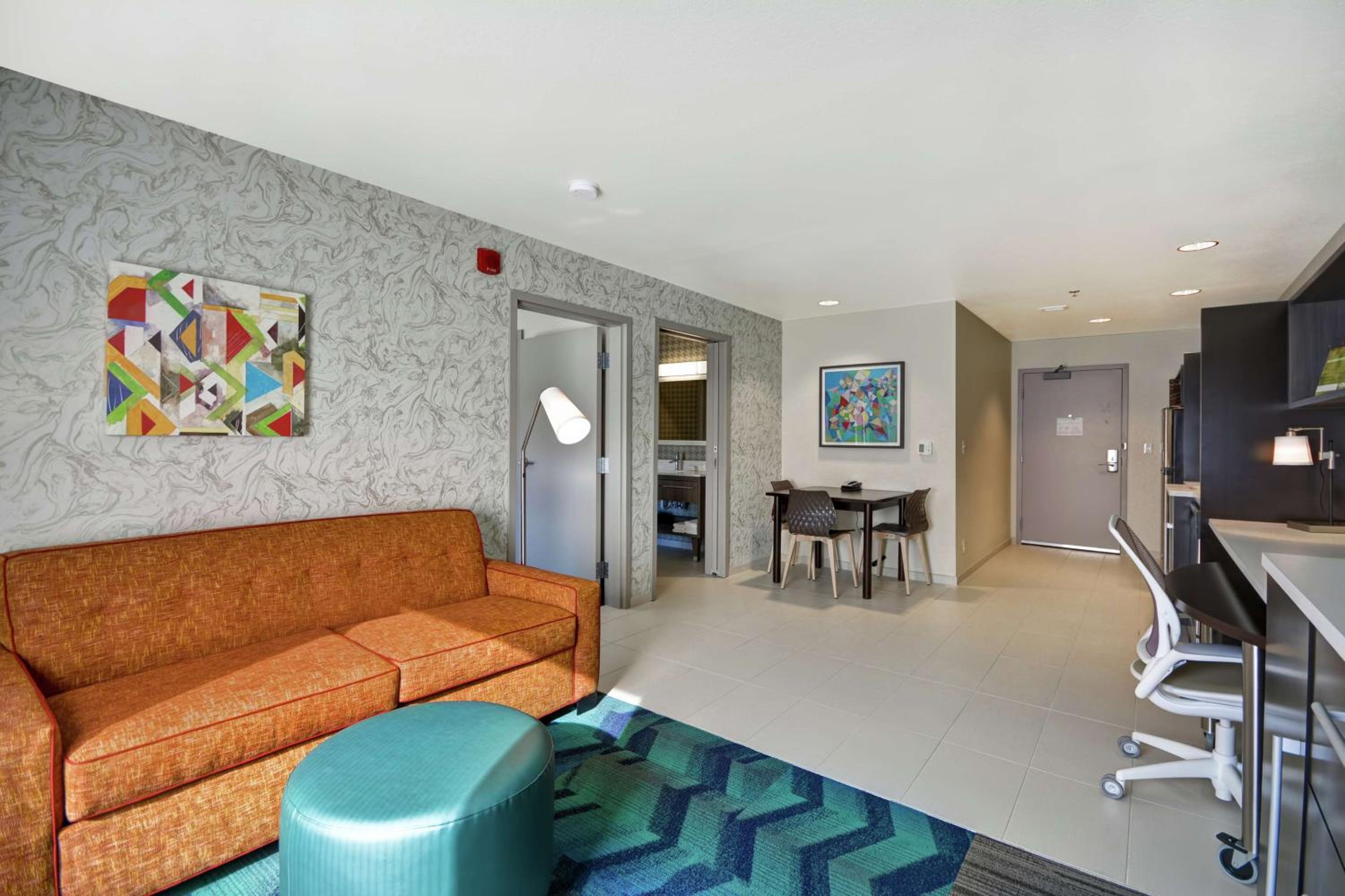 One-Bedroom Queen Suite - Non-Smoking