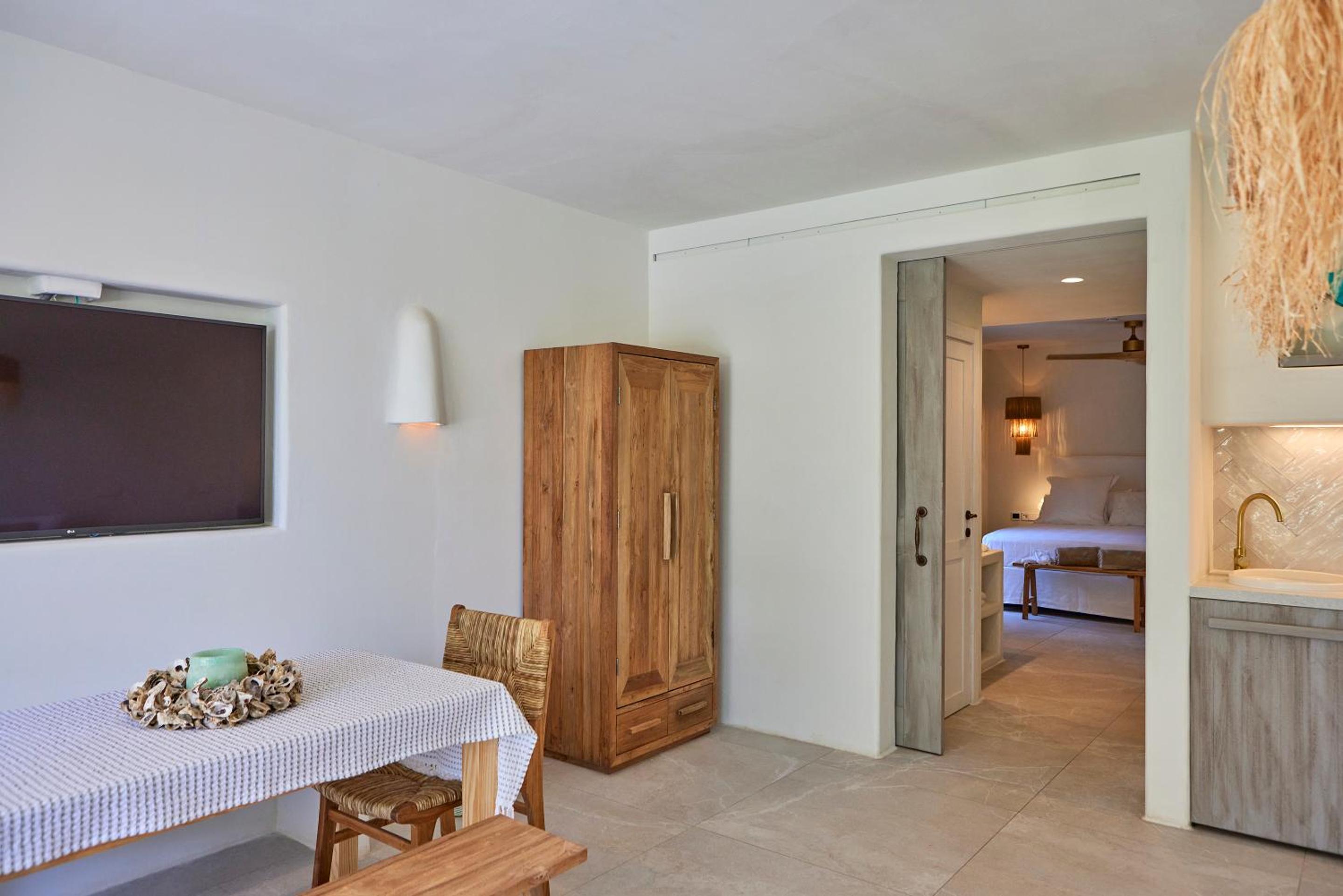 Pool Garden Suite - Photo 14