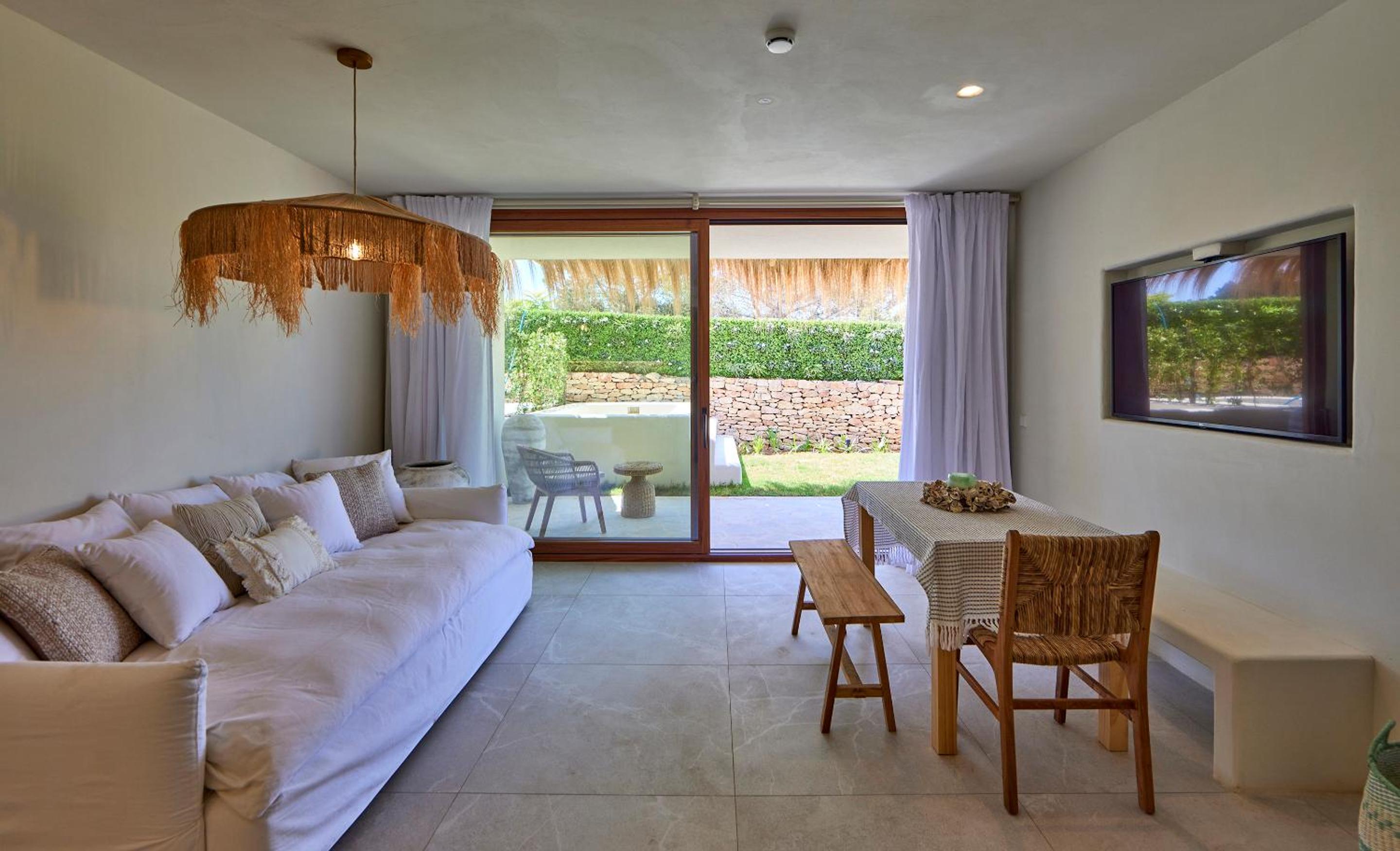 Pool Garden Suite - Photo 7