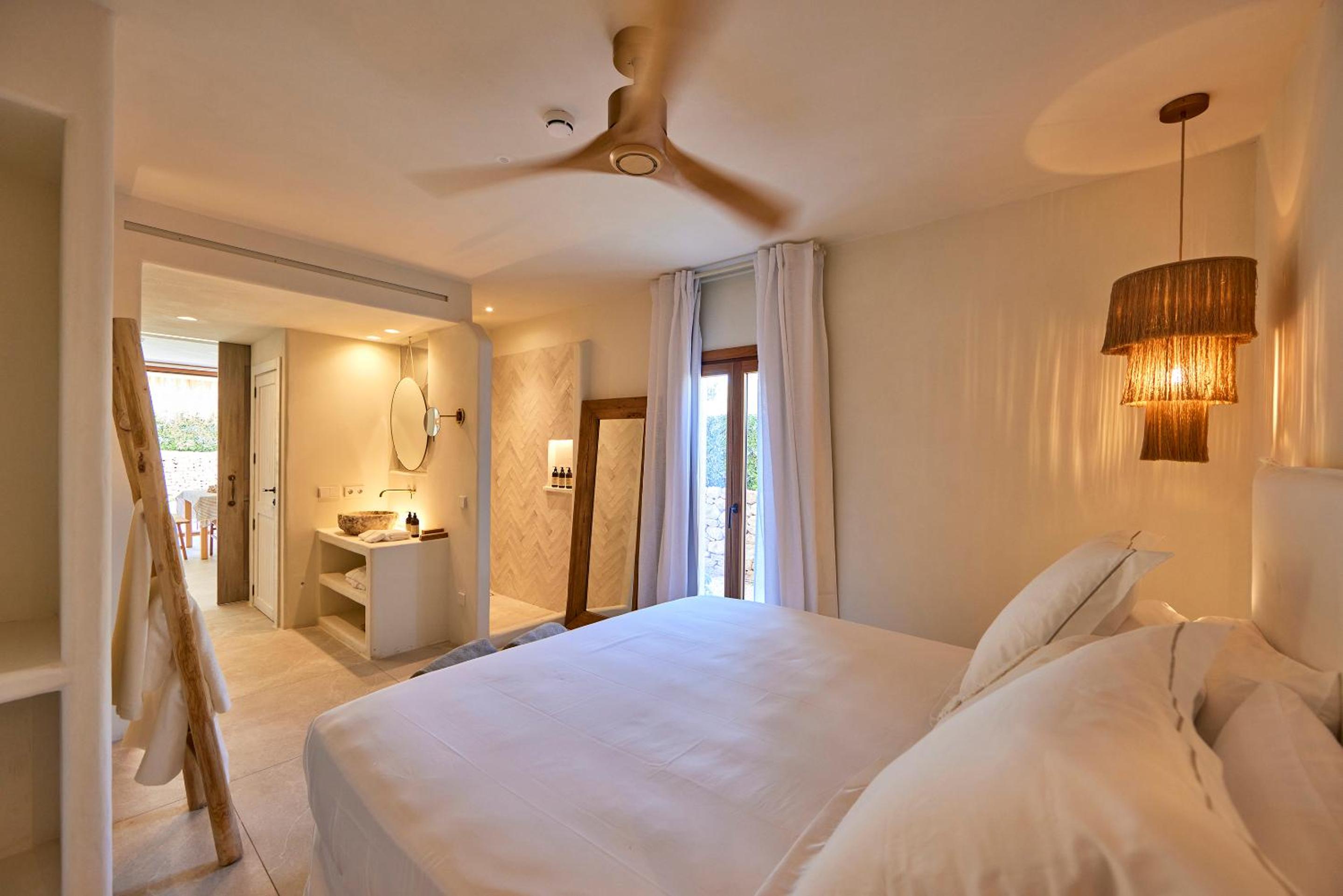 Pool Garden Suite - Photo 8