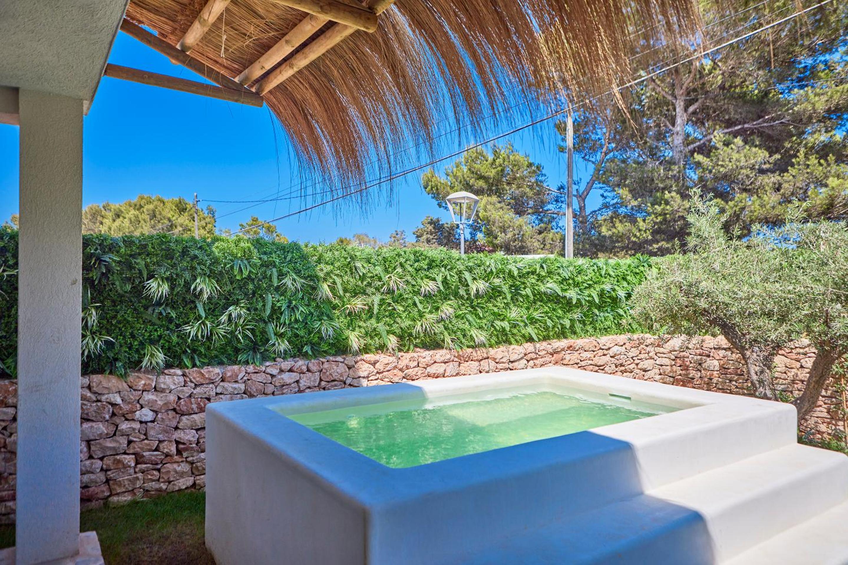 Pool Garden Suite - Photo 12
