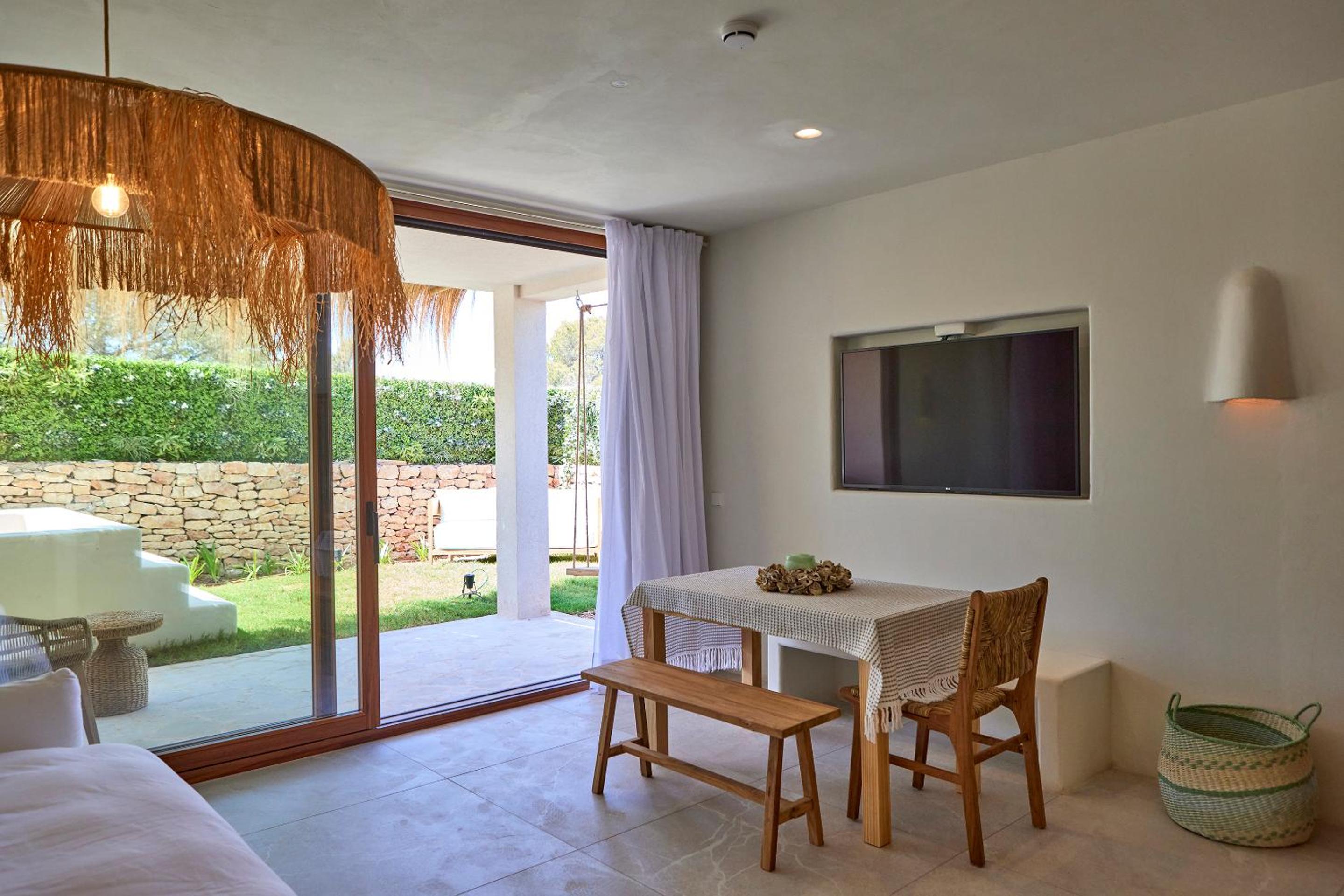 Pool Garden Suite - Photo 2