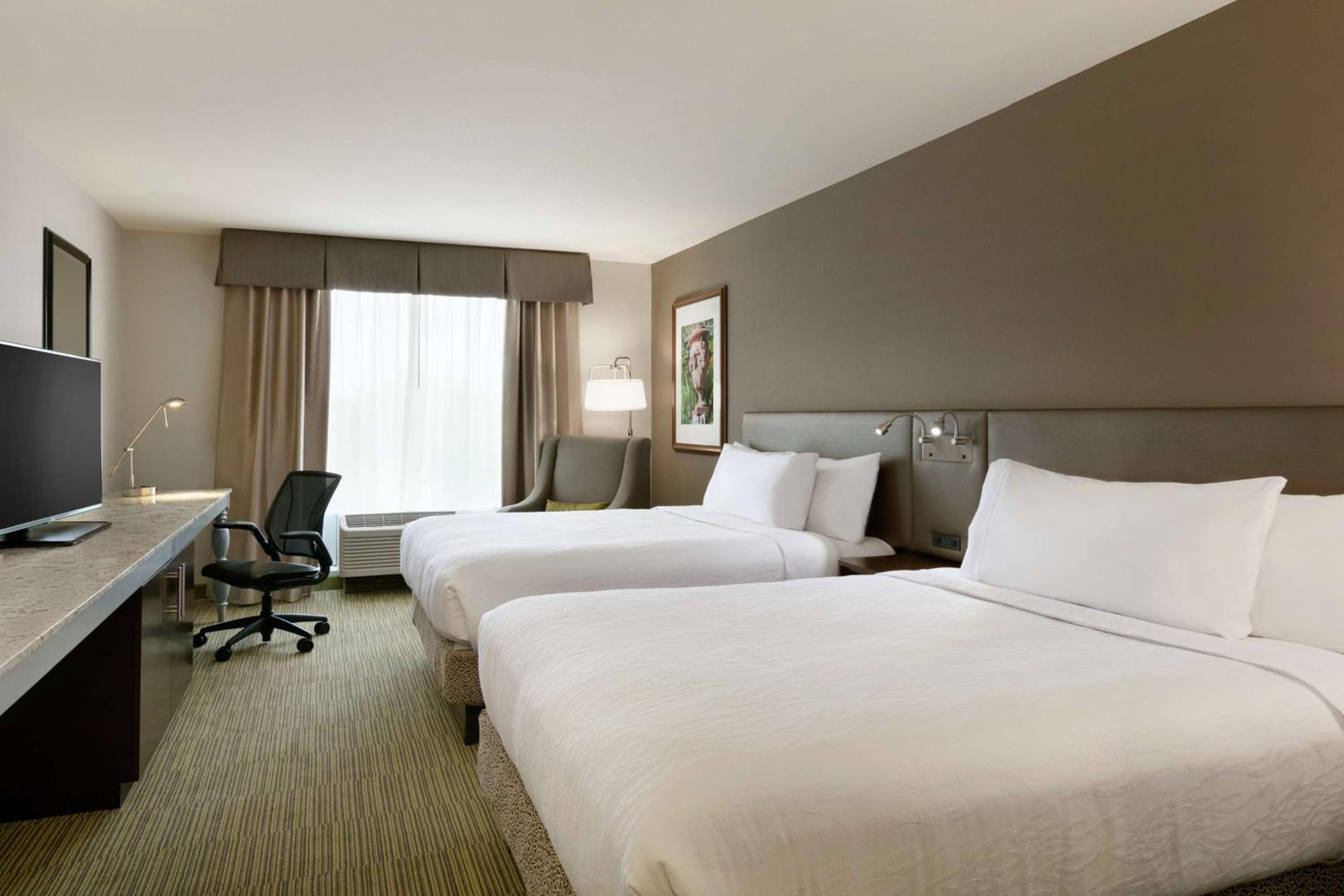 Premium Queen Room With Two Queen Beds photo 1