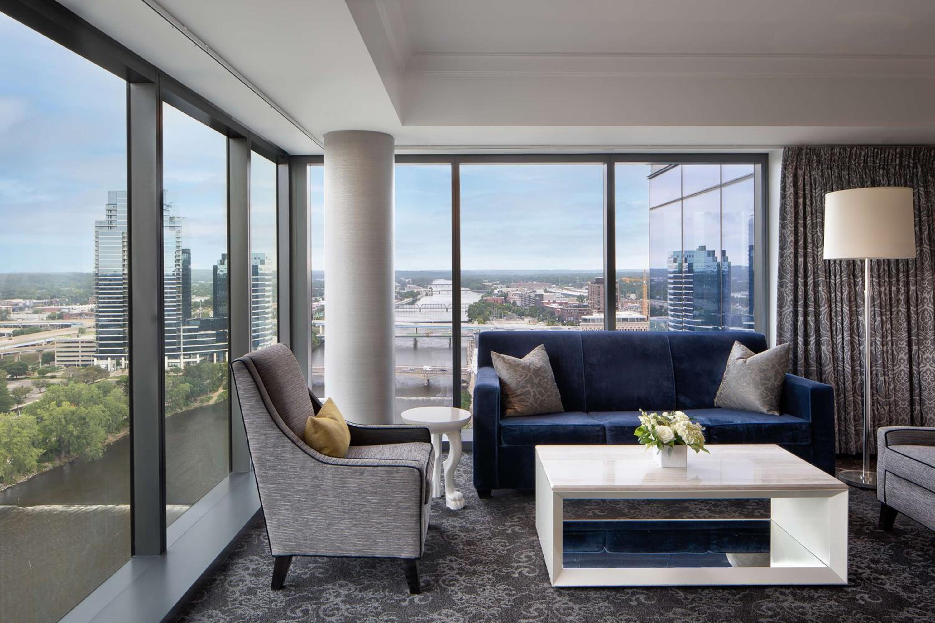 Tower Luxury Suite - Photo 2