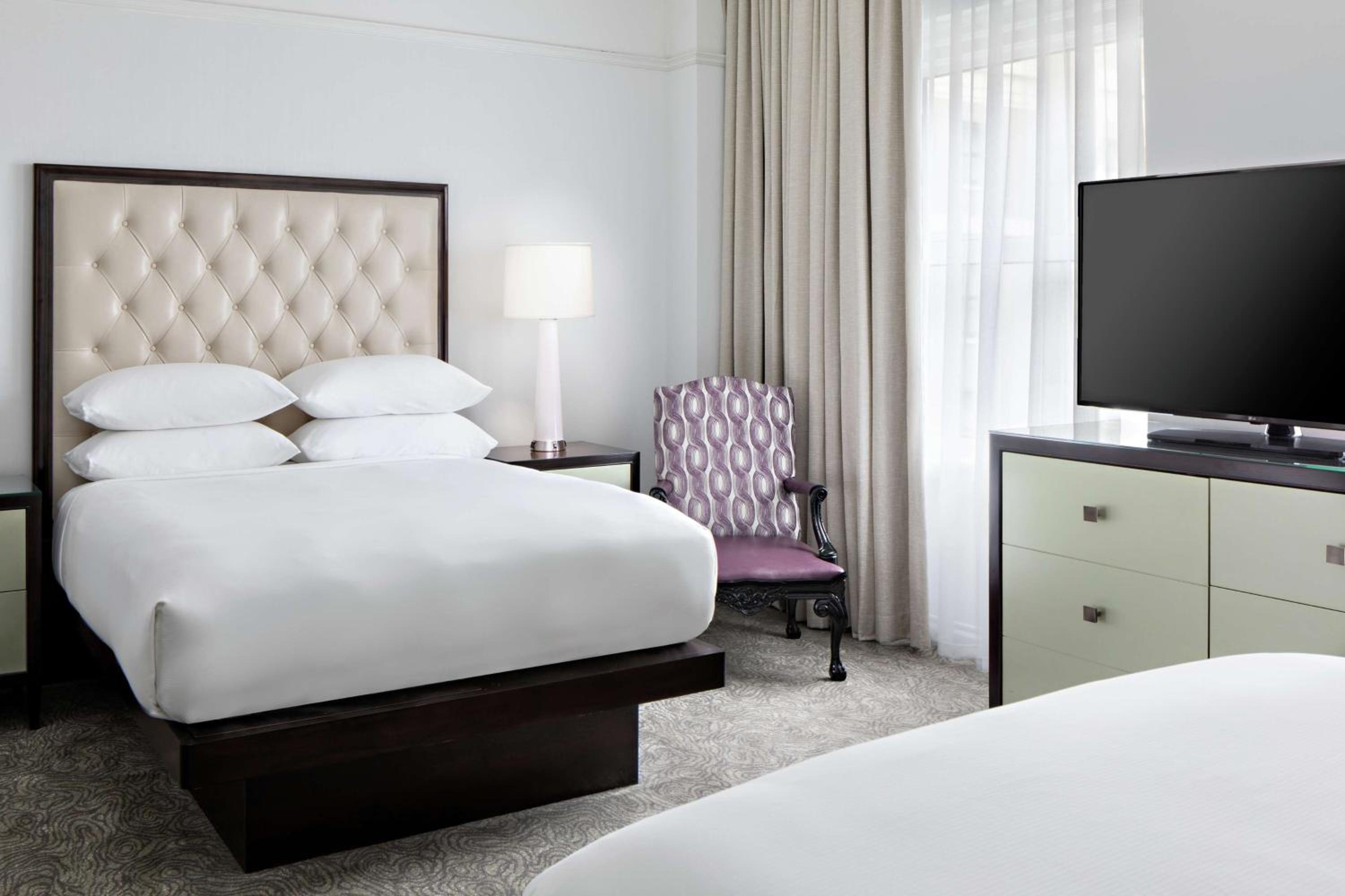 Queen Room with Two Queen Beds - Photo 3