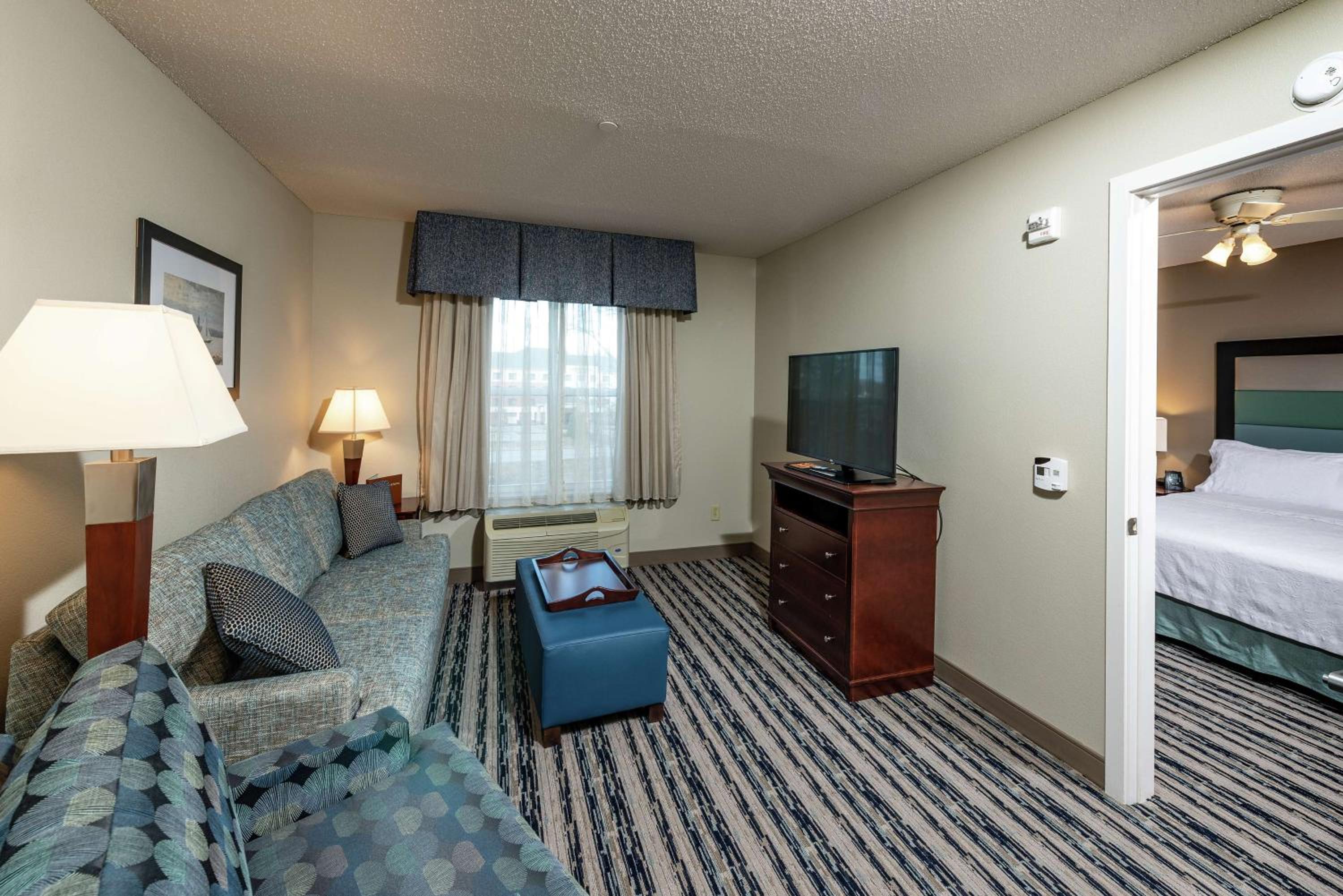 King Suite with Accessible Tub - Mobility and Hearing Access/Non-Smoking - Photo 5