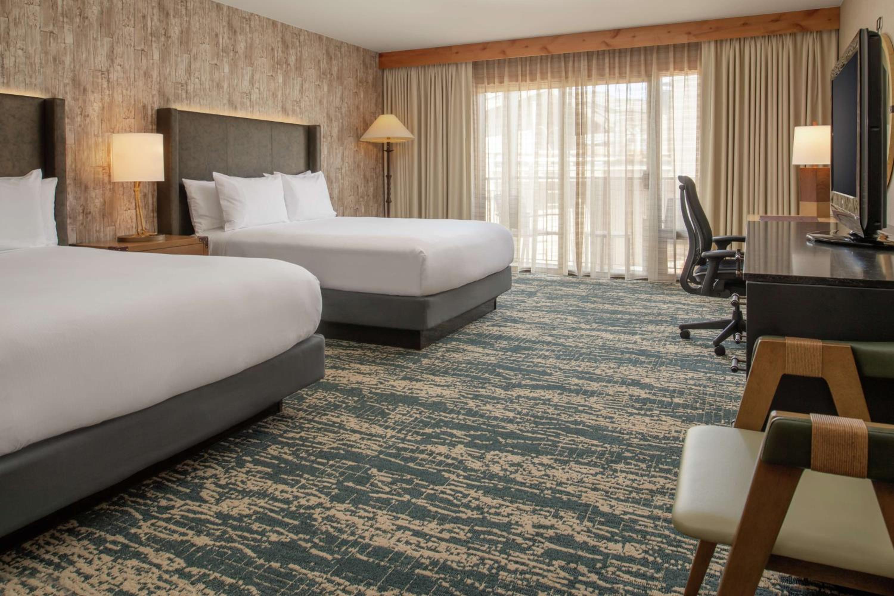 Queen Room with Two Queen Beds - Hearing Accessible - Photo 4