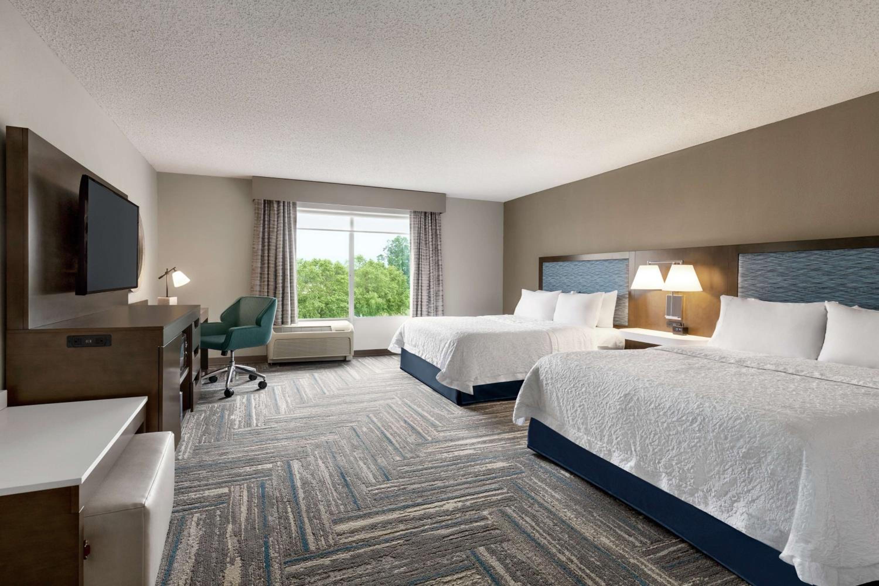 Queen Room with Two Queen Beds - Mobility Access/Non-Smoking - Photo 1