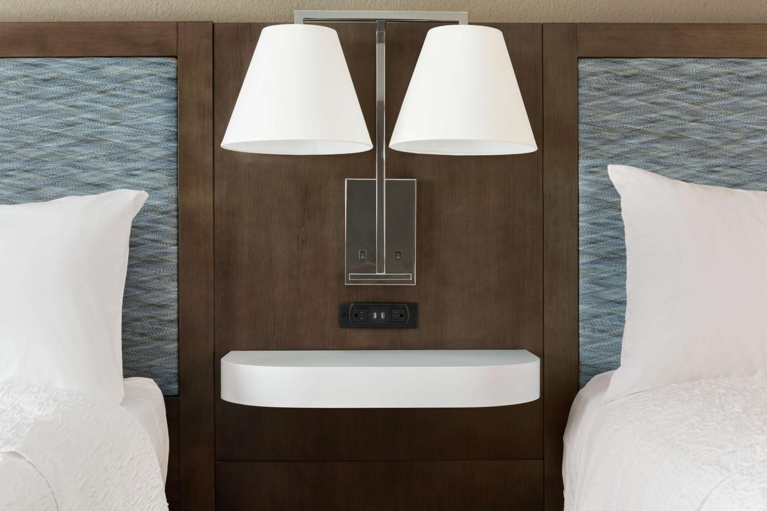 Queen Room with Two Queen Beds - Mobility Access/Non-Smoking - Photo 2