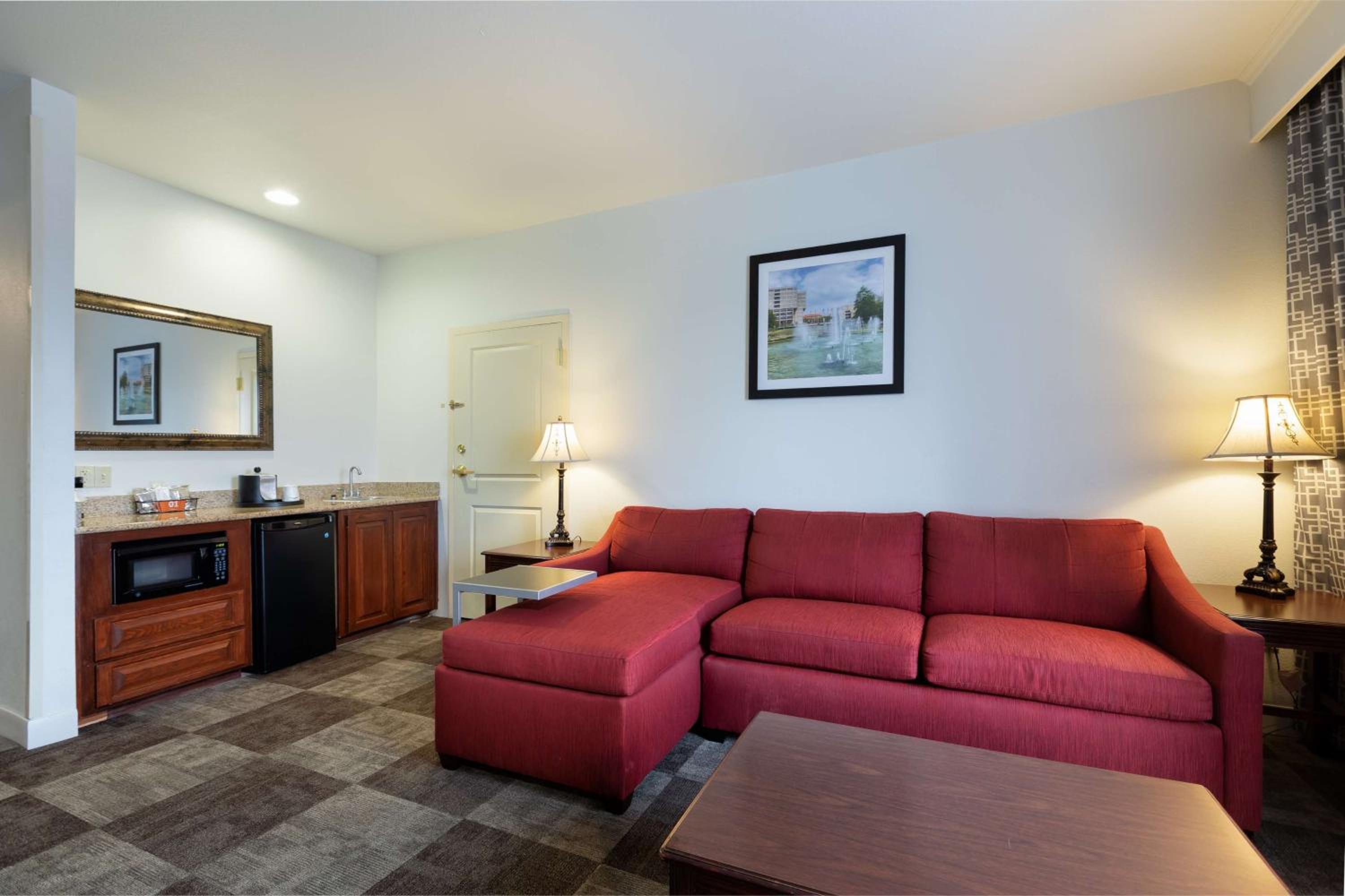 One-Bedroom King Suite with Sofa Bed - Non-Smoking - Photo 3