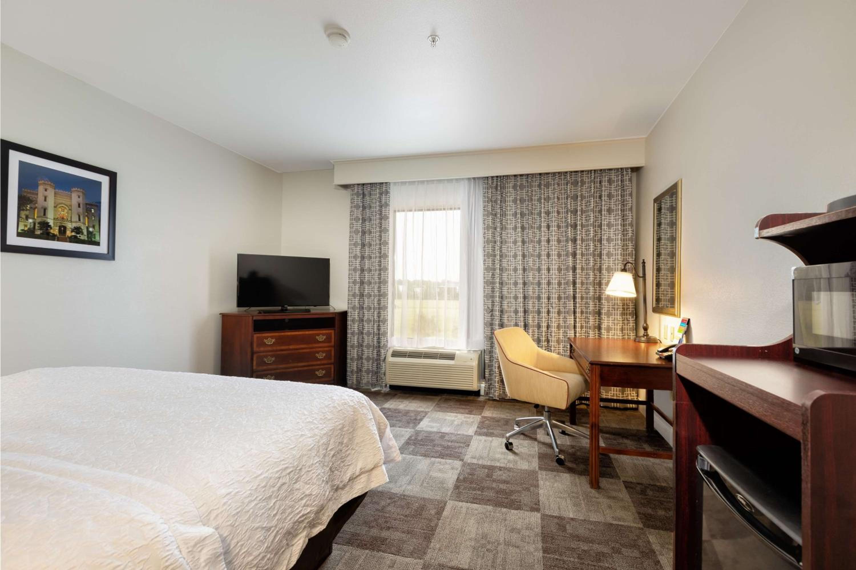 King Room with King Bed - Non-Smoking - Photo 1