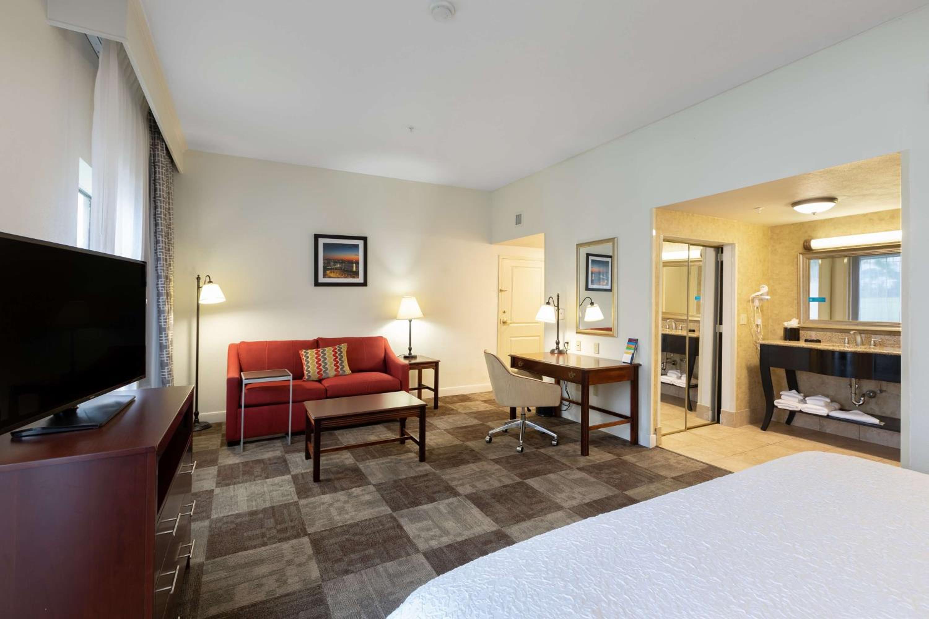 King Studio Suite with Sofa Bed - Non-Smoking - Photo 4