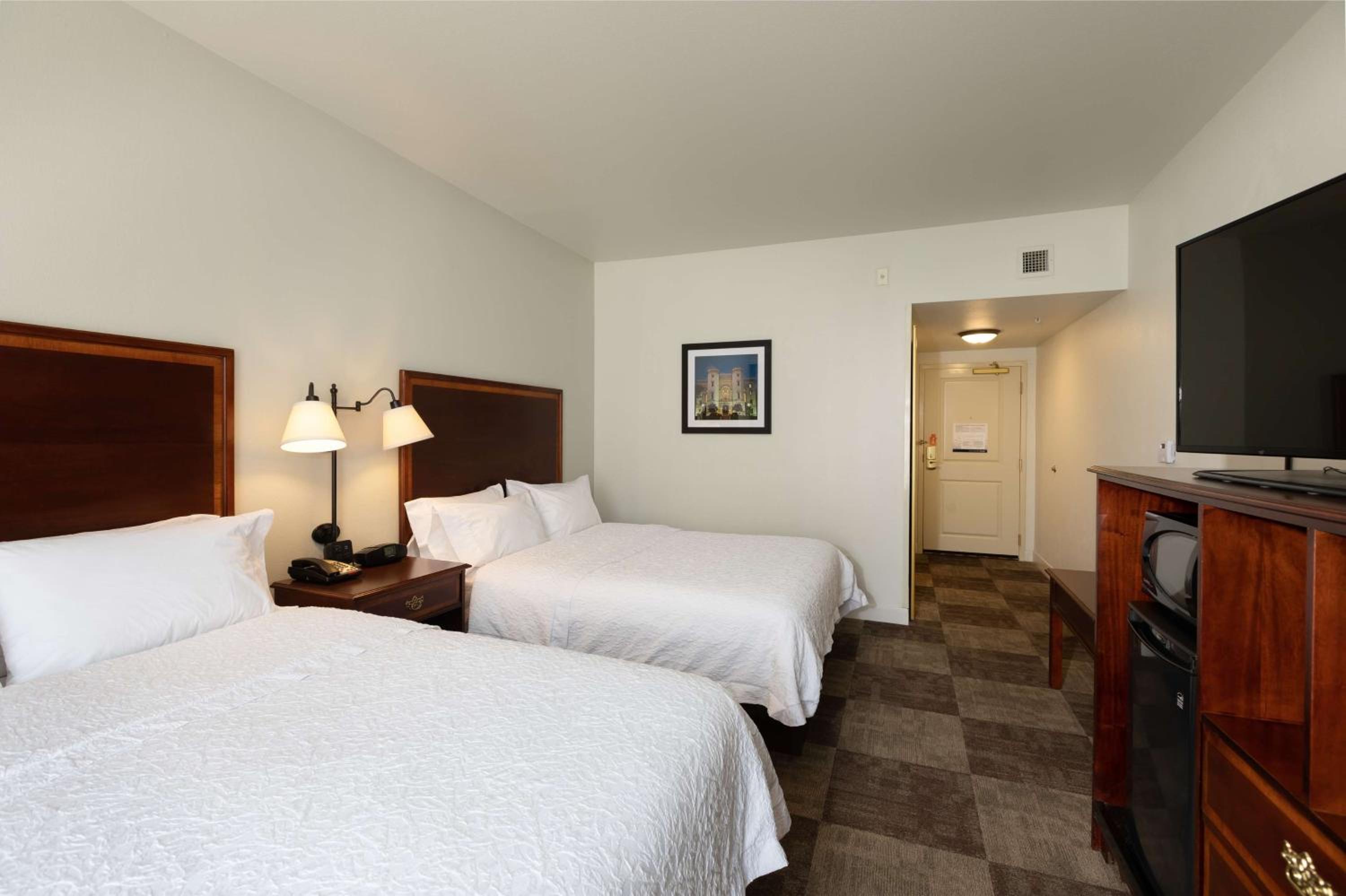 Room with Two Queen Beds - Non-Smoking - Photo 2
