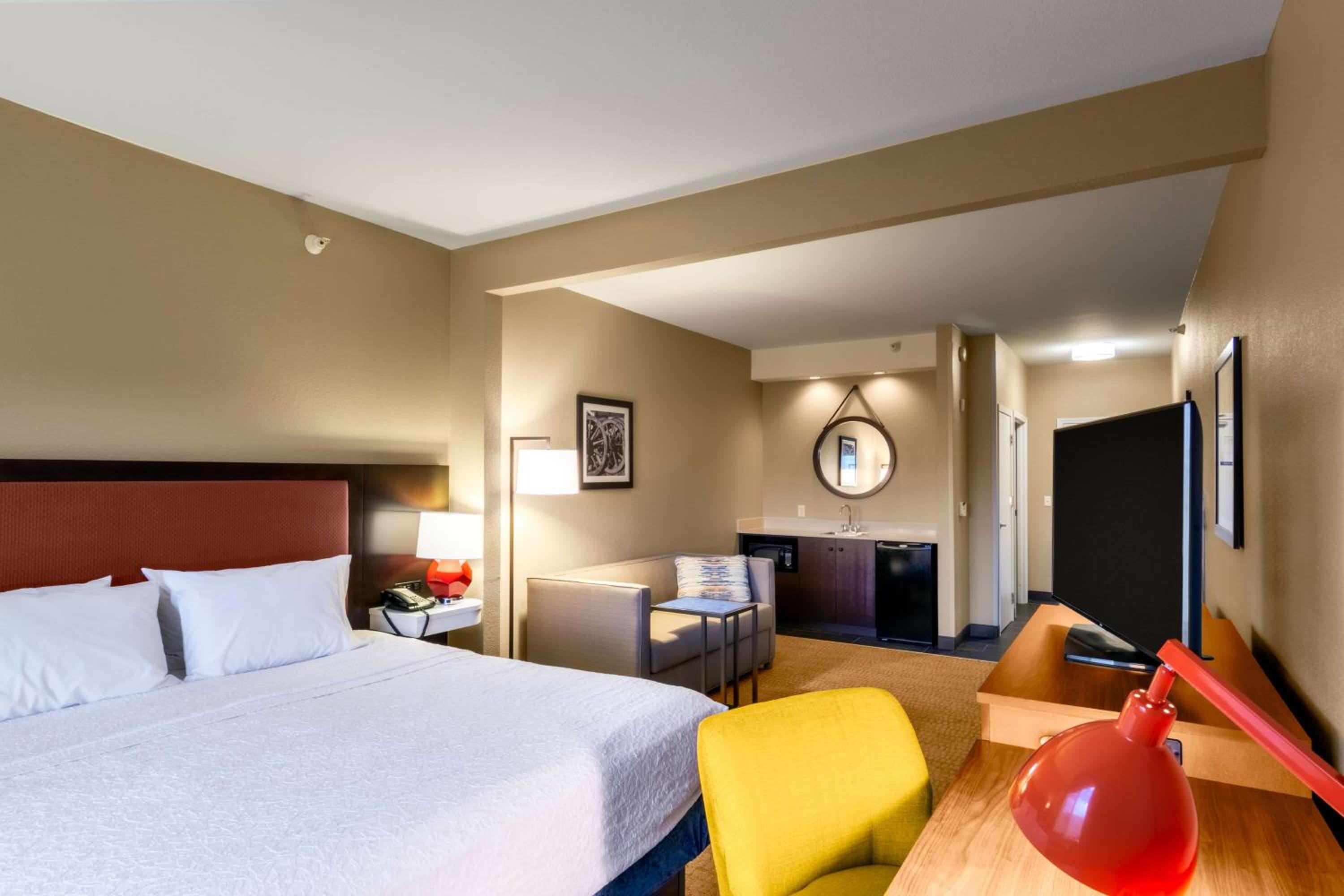 King Studio Suite - Non-Smoking - Photo 2