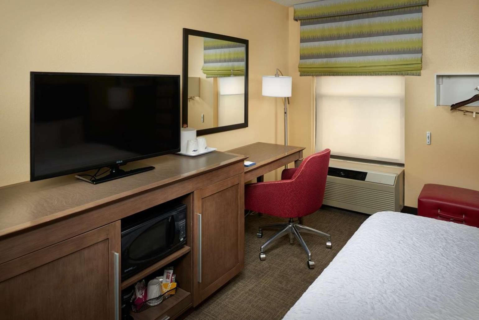 King Room - Mobility Access/Non-Smoking - Photo 6