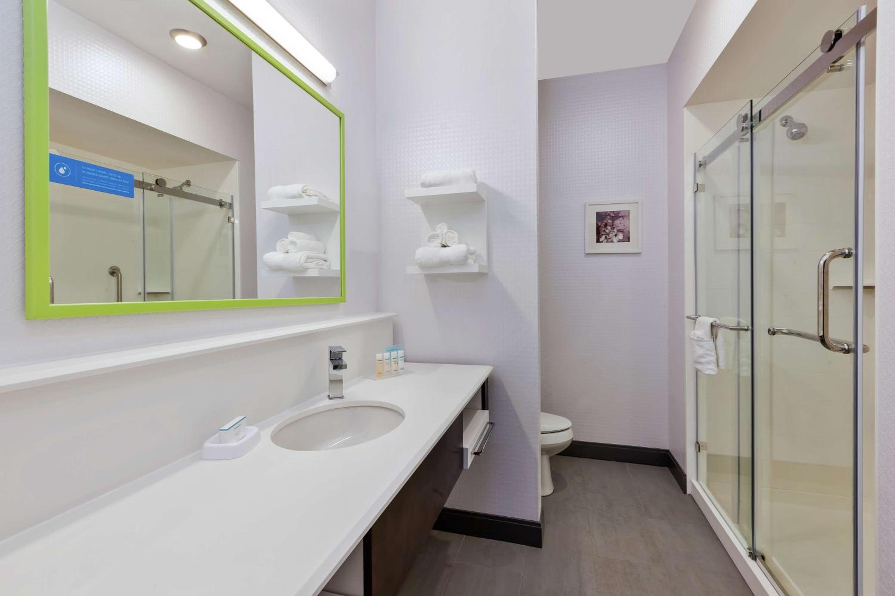 King Room - Non-Smoking - Photo 3