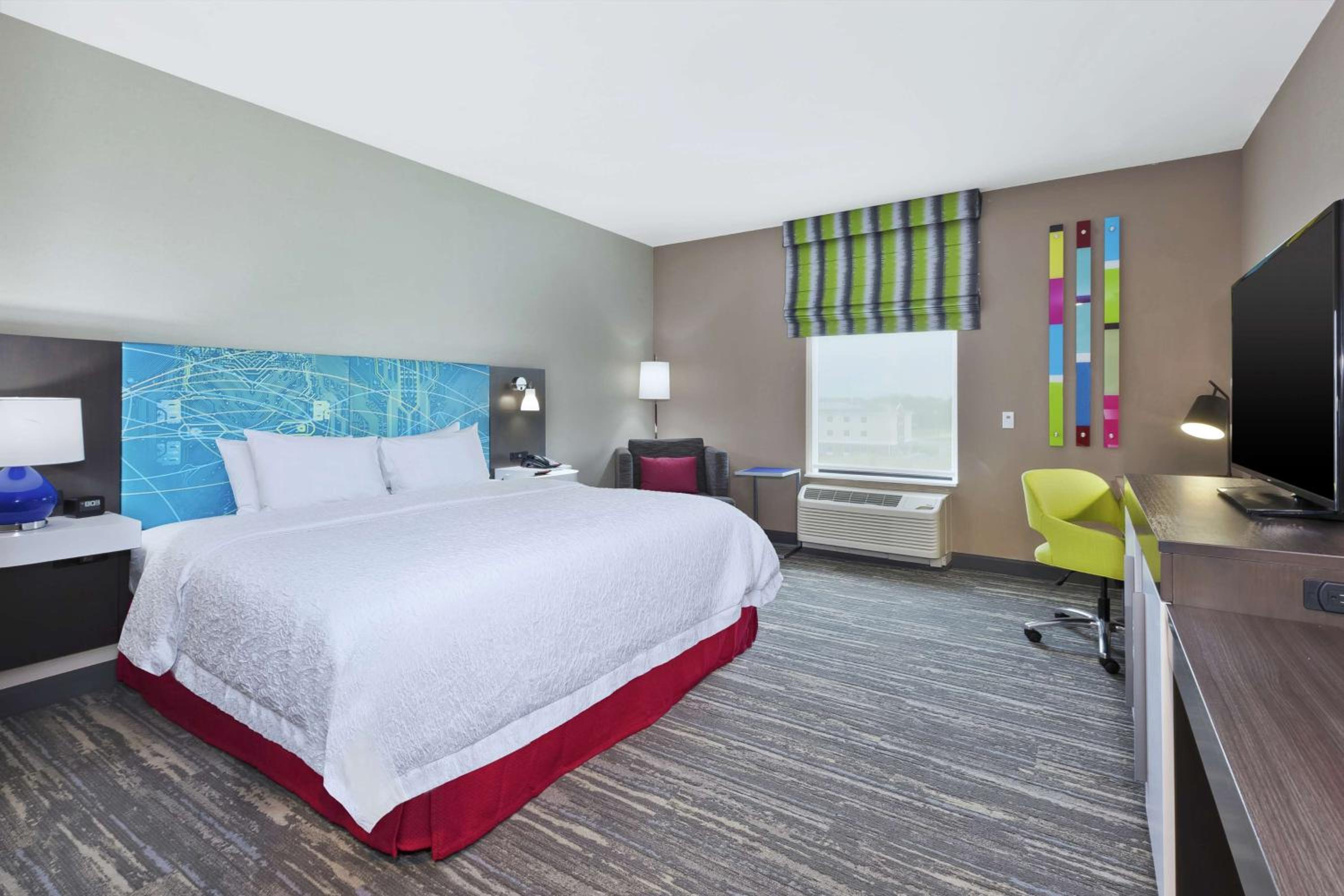 King Room with Accessible Tub - Mobility and Hearing Access/Non-Smoking - Photo 1