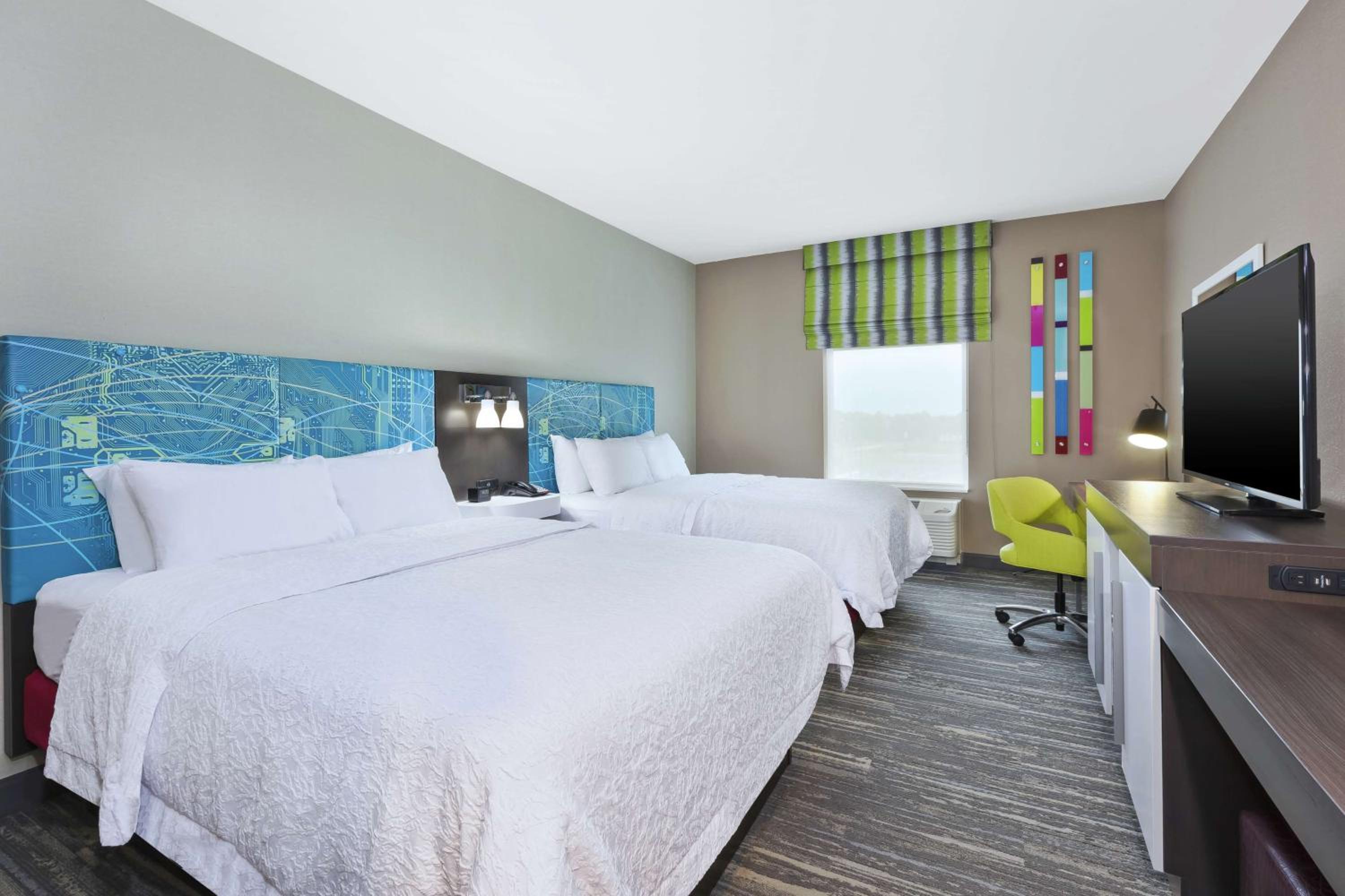 Queen Room with Two Queen Beds - Non-Smoking - Photo 1