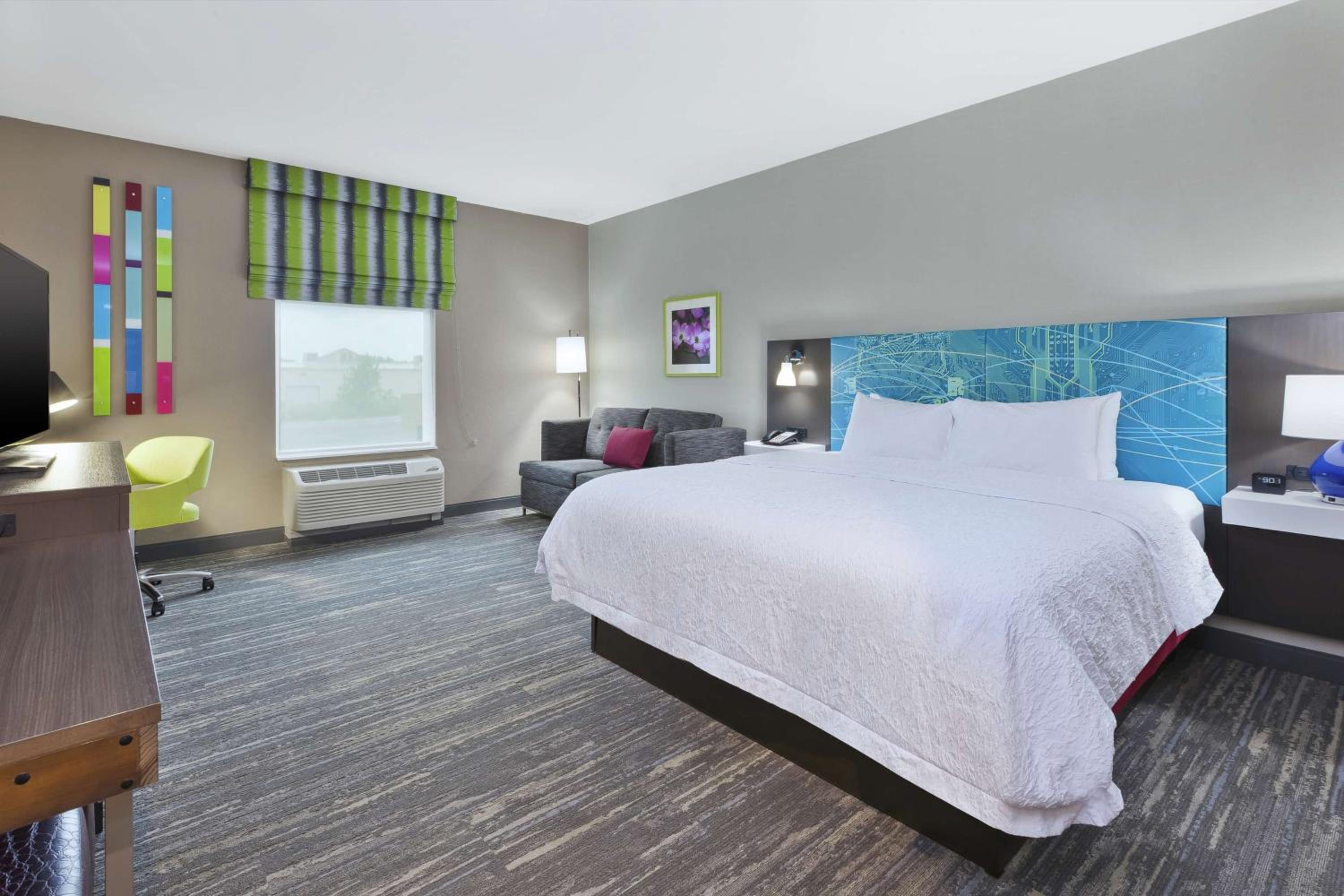 King Room - Non-Smoking - Photo 2