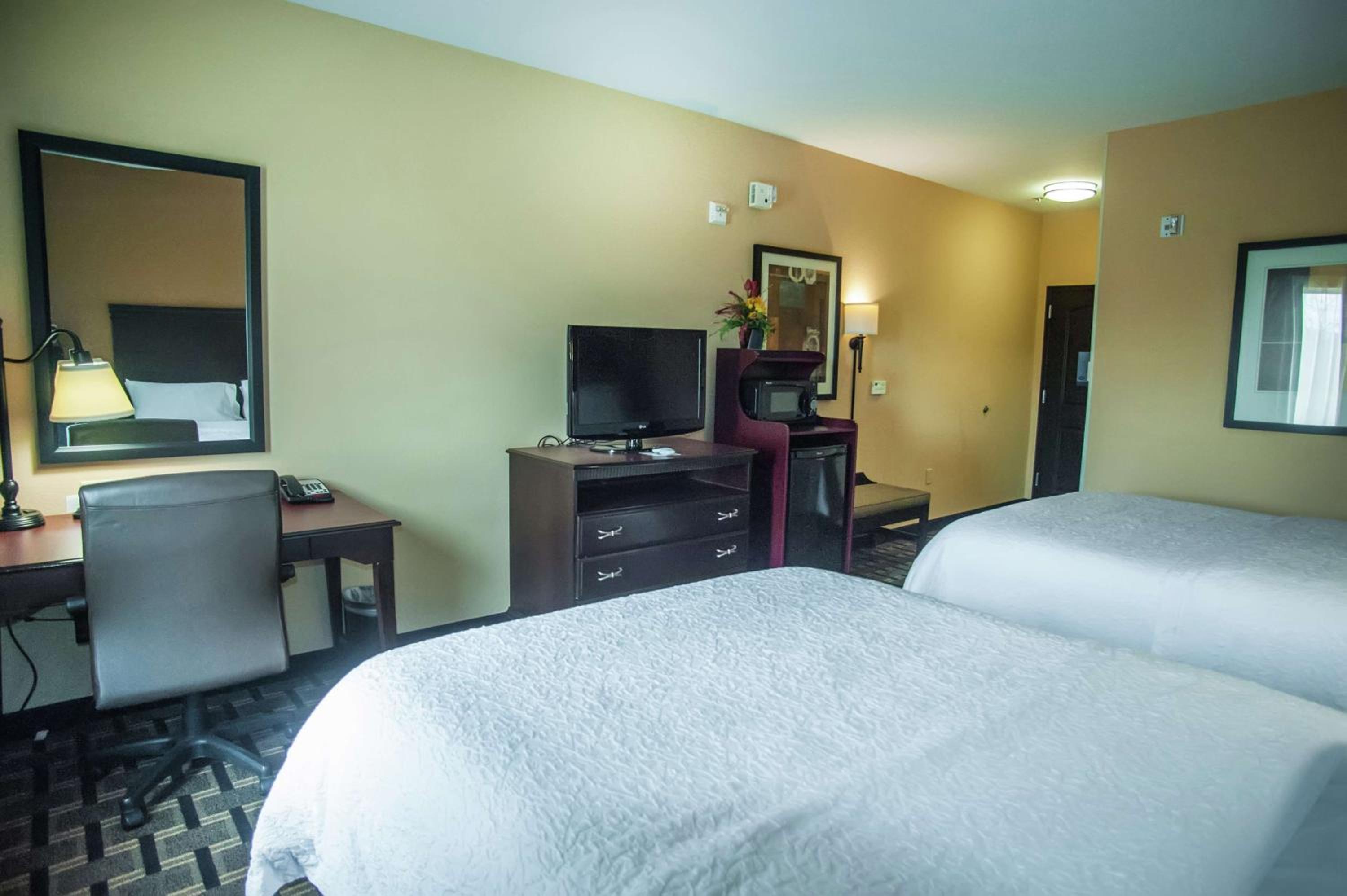 Room with Two Queen Beds - Non-Smoking - Photo 1