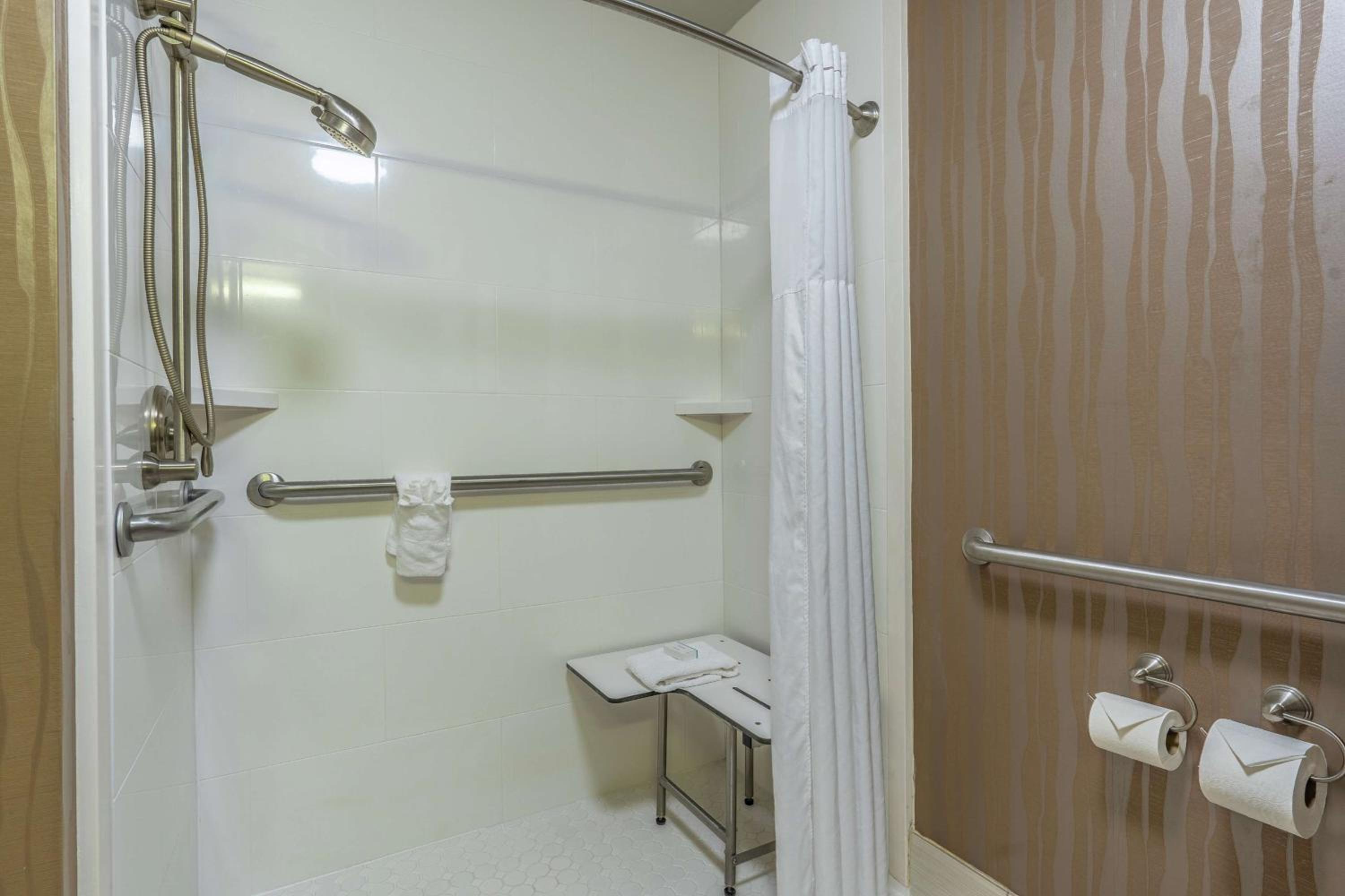 King Room with Accessible Tub - Mobility and Hearing Access/Non-Smoking