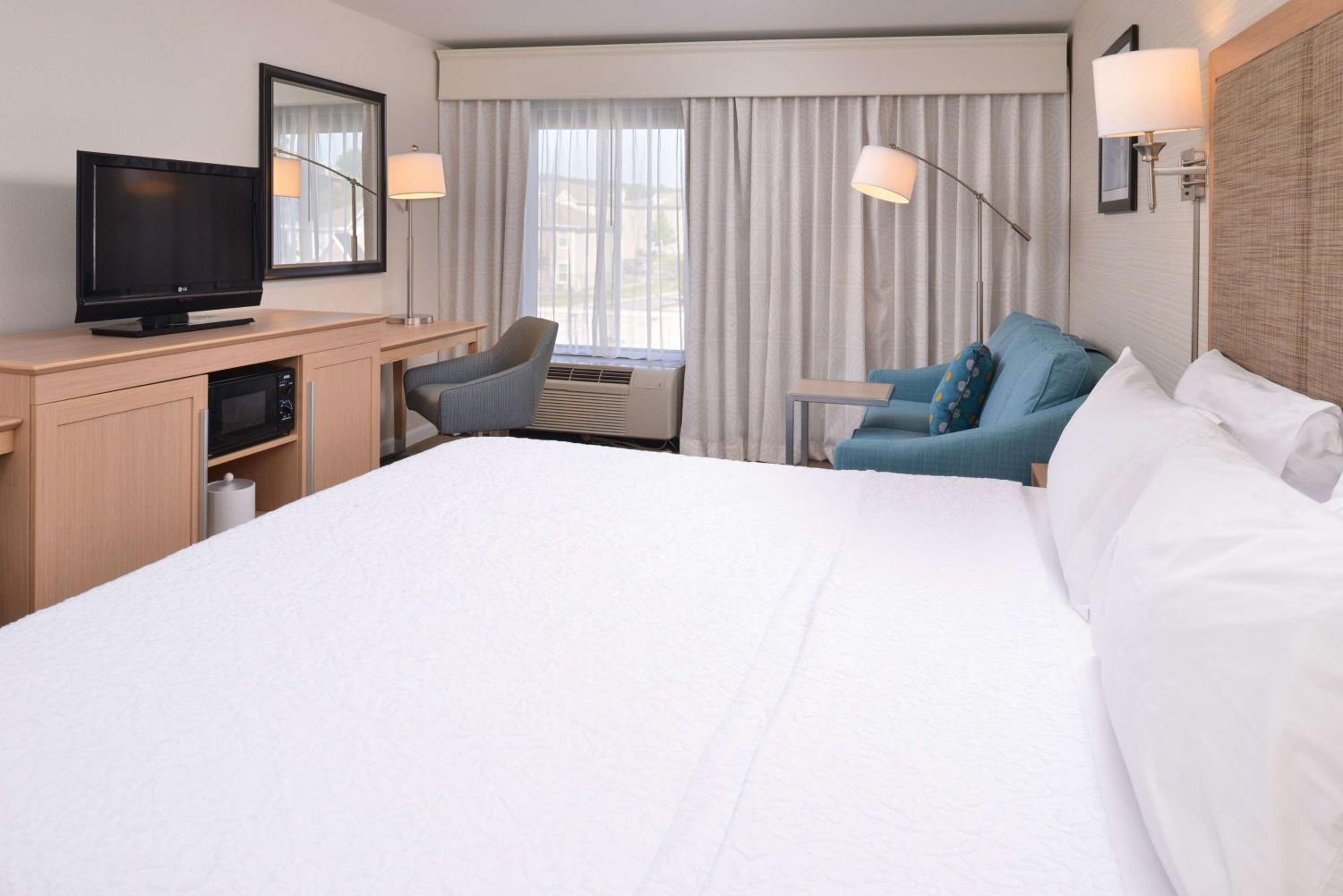 King Room with Sofa Bed - Non-Smoking
