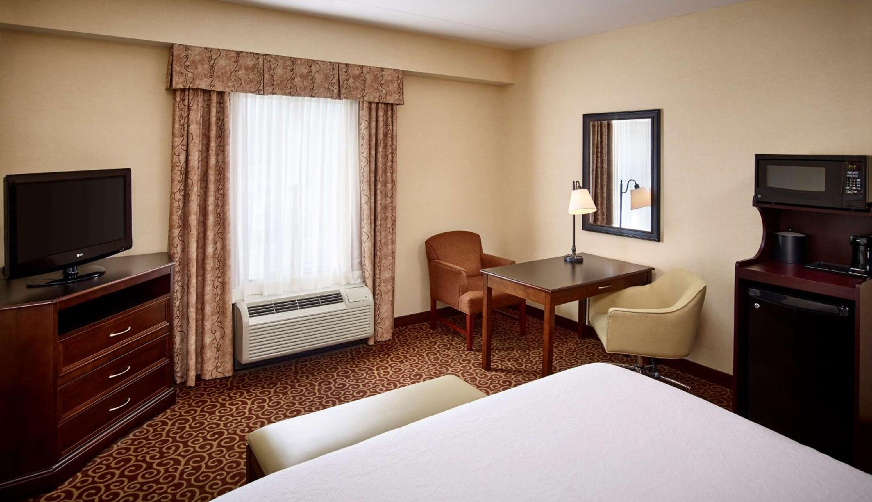 King Room with King Bed - Non-Smoking - Photo 1