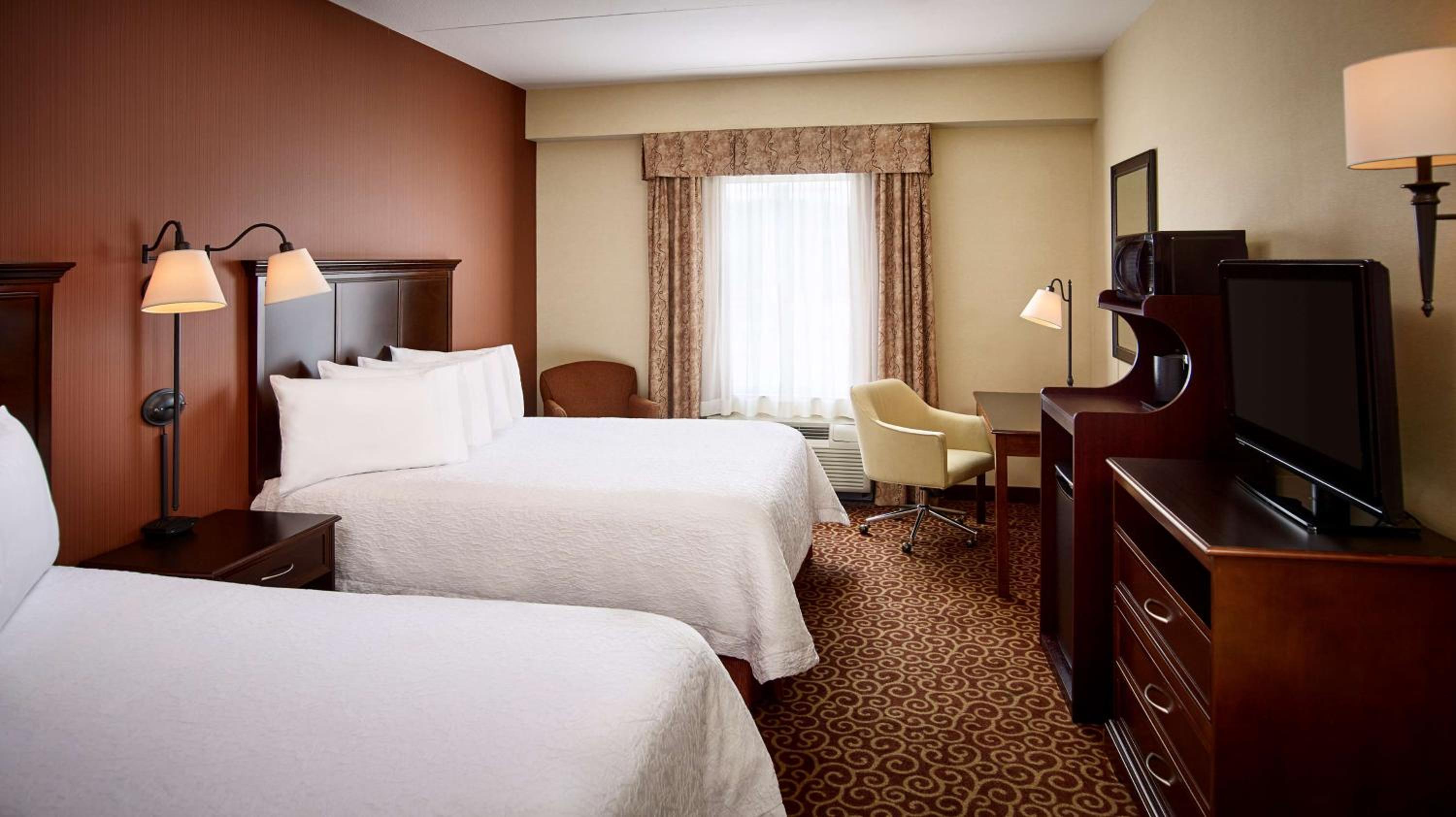 Room with Two Queen Beds - Non-Smoking - Photo 3