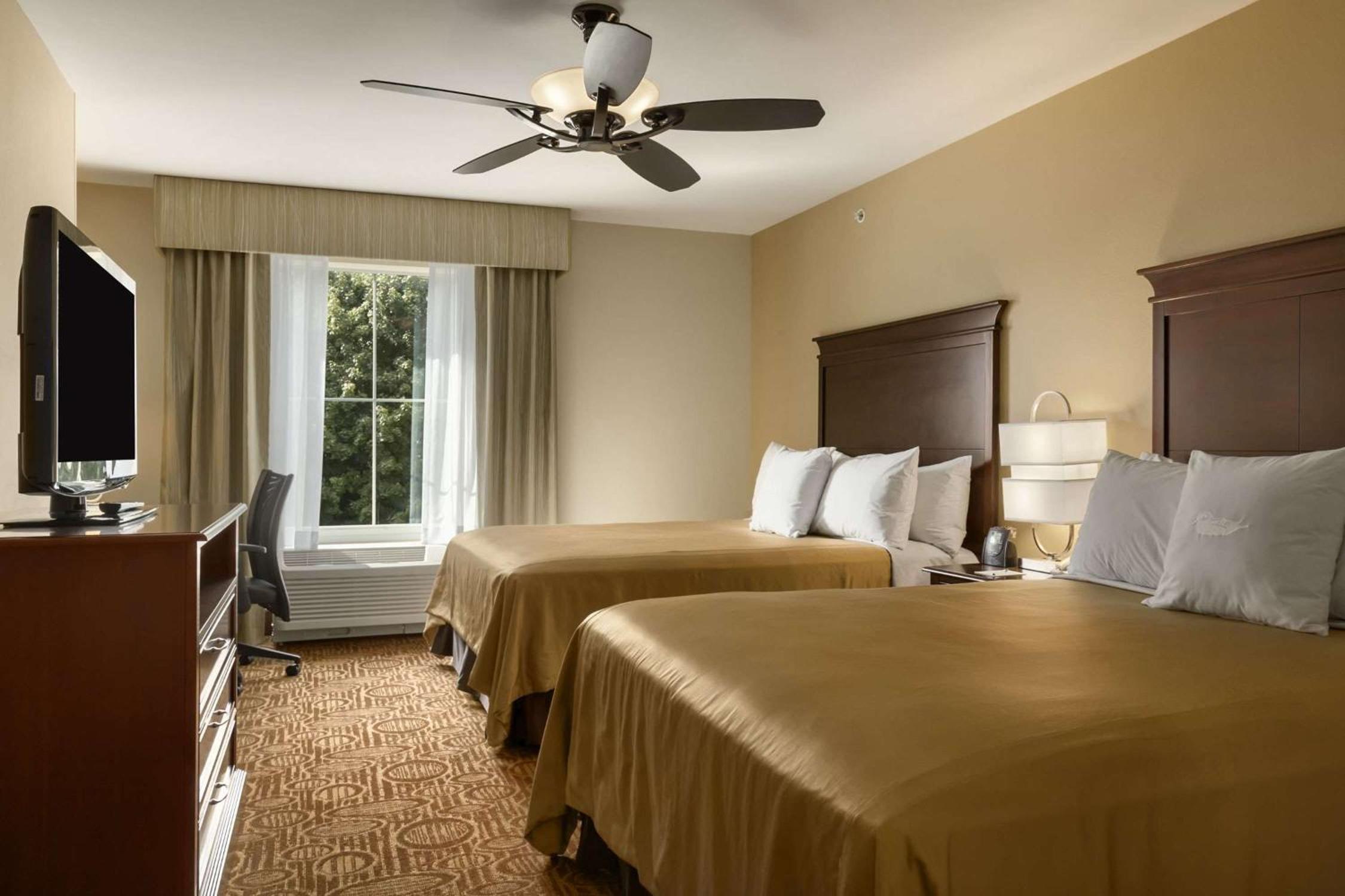 One-Bedroom Queen Suite with Two Queen Beds - Non-Smoking - Photo 1