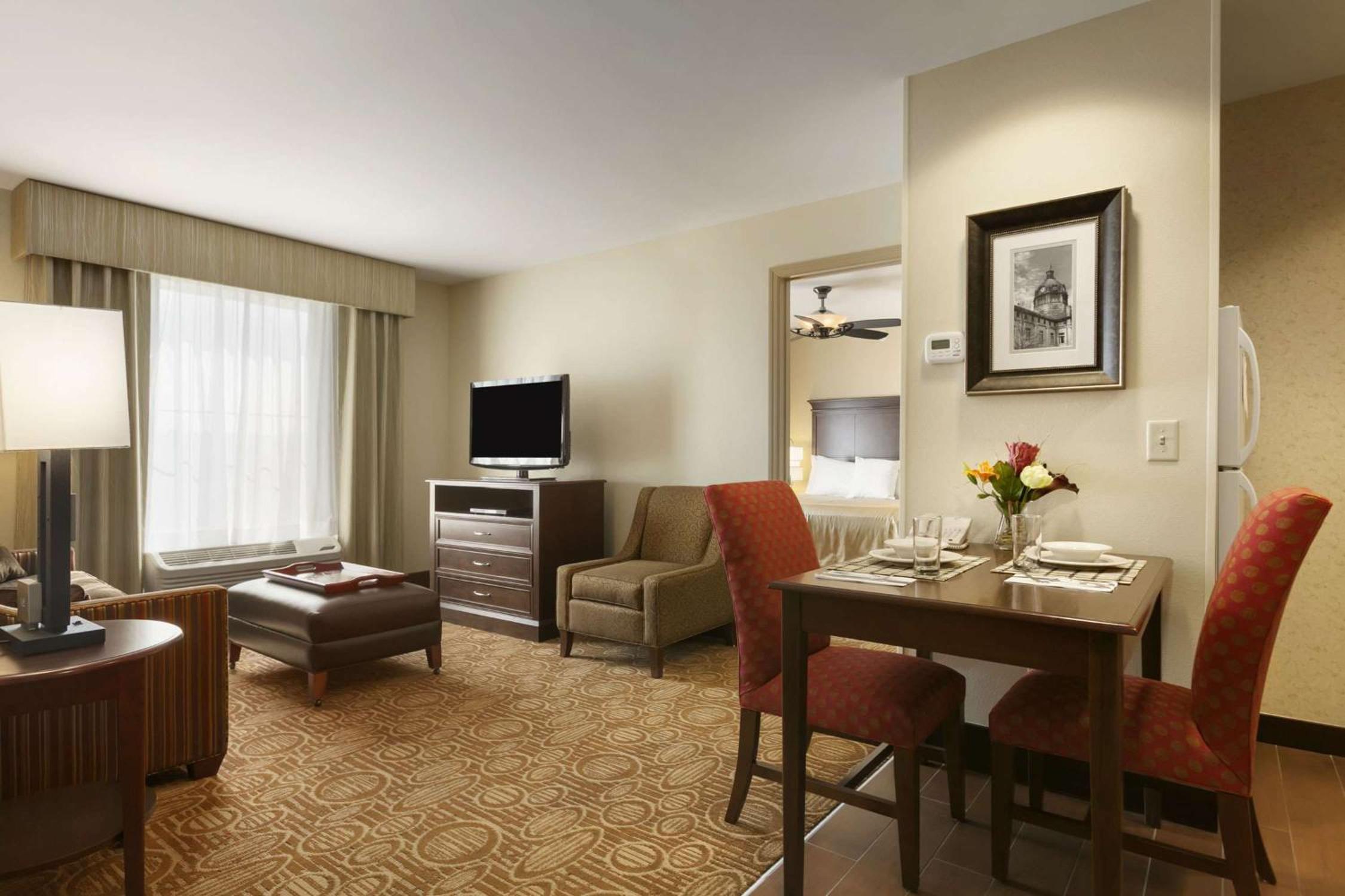 One-Bedroom King Suite - Non-Smoking - Photo 2