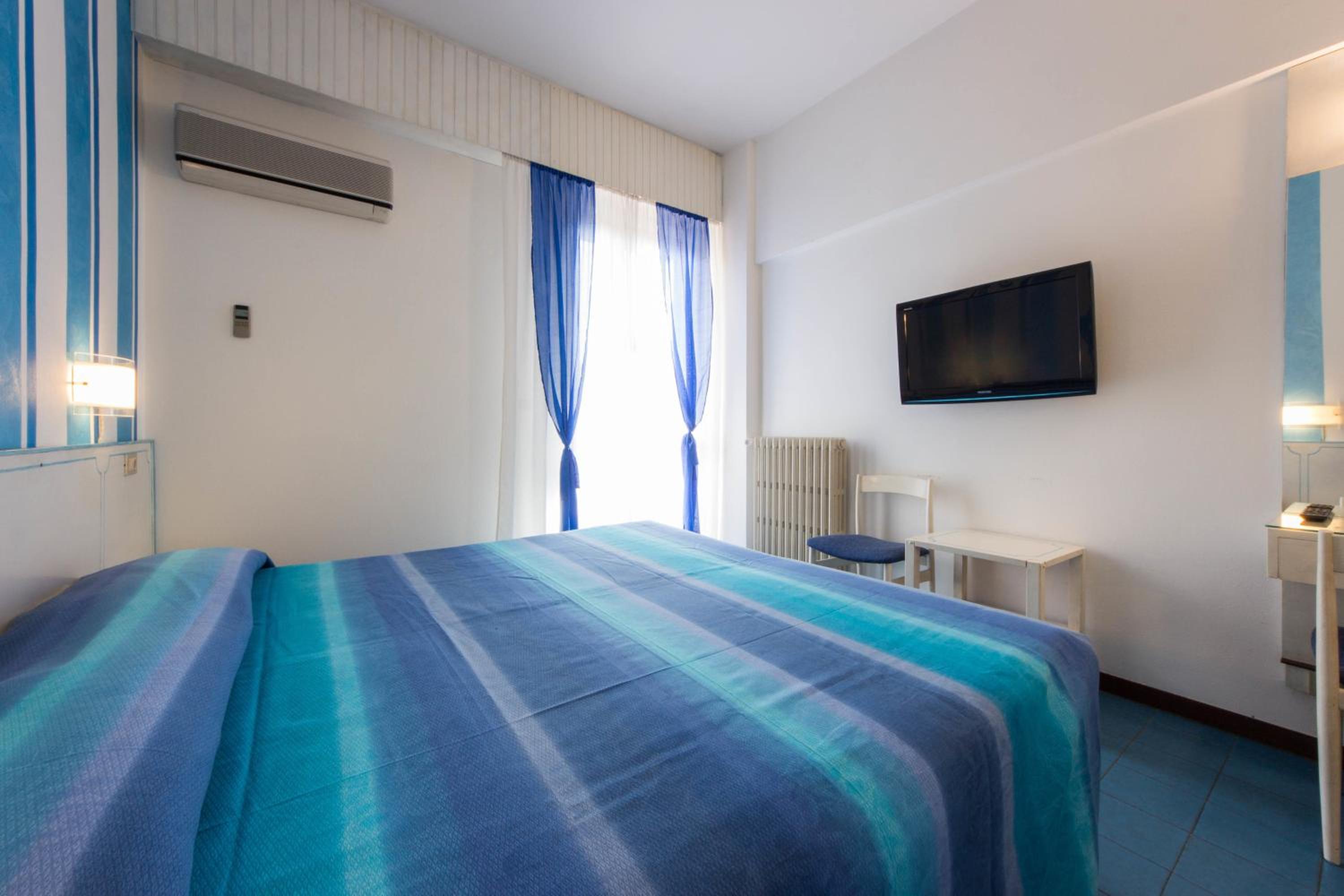 Standard Double or Twin Room with Balcony photo 2