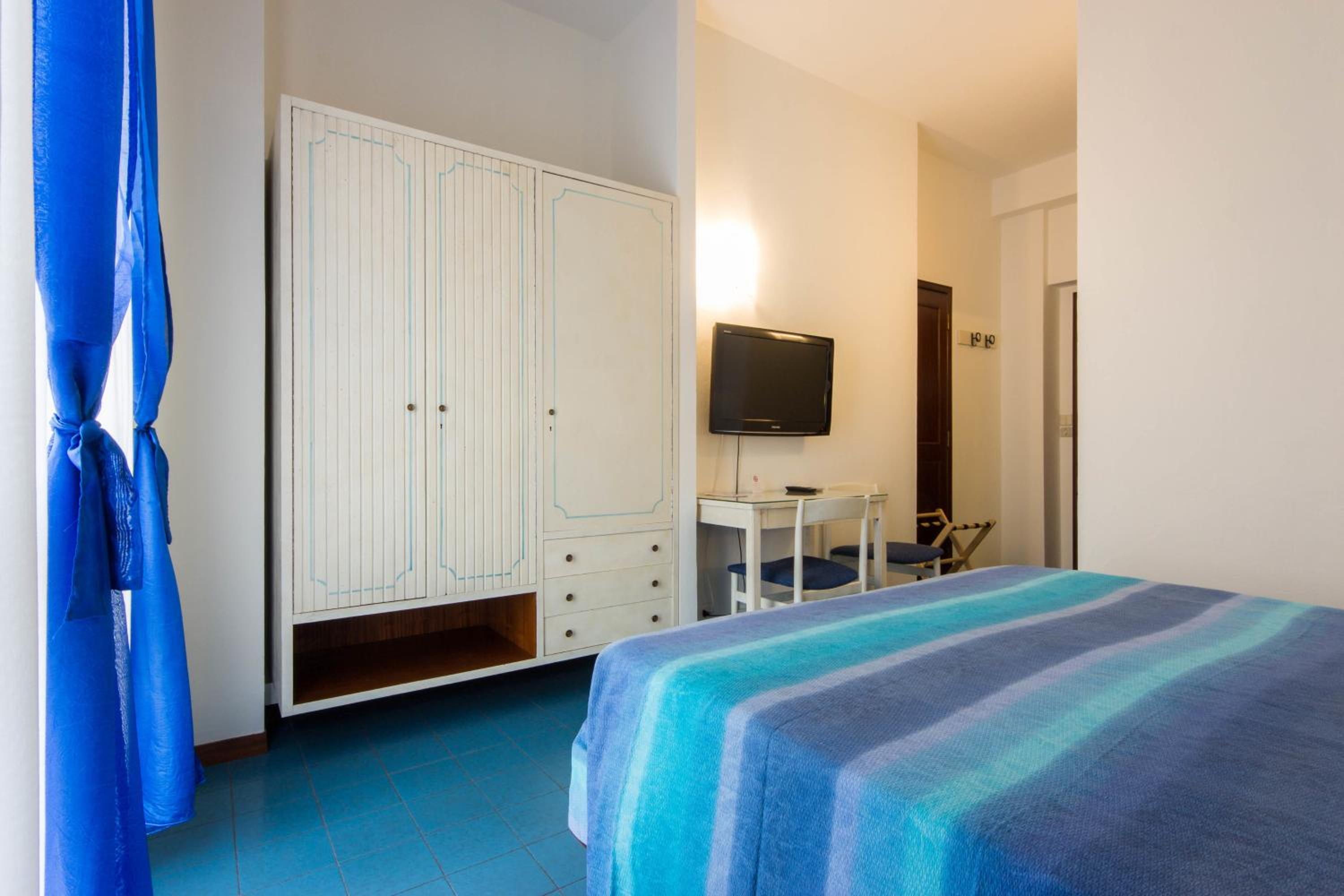 Classic Double or Twin Room with Balcony photo 3
