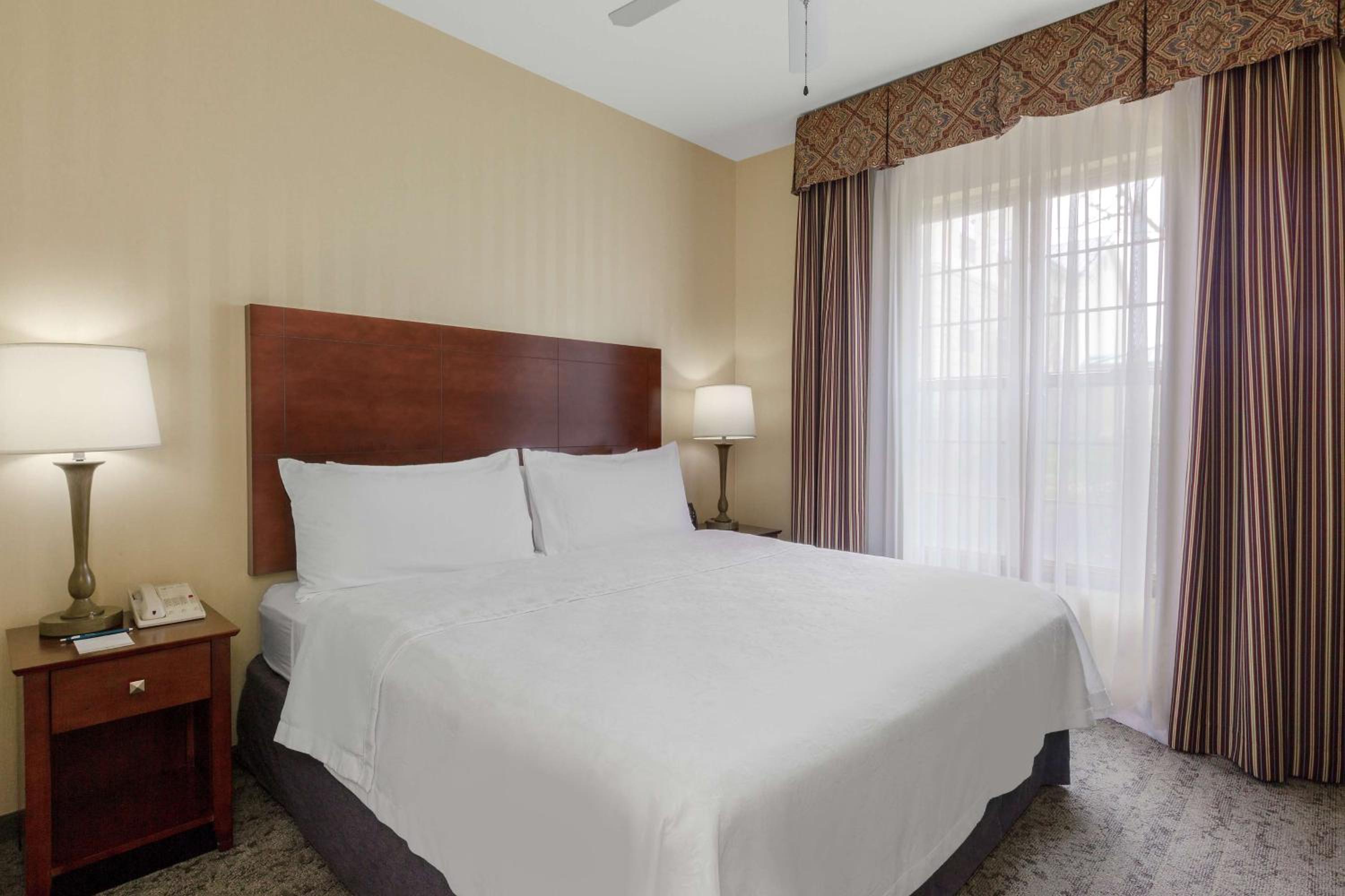 One-Bedroom King Suite - Non-Smoking - Photo 3