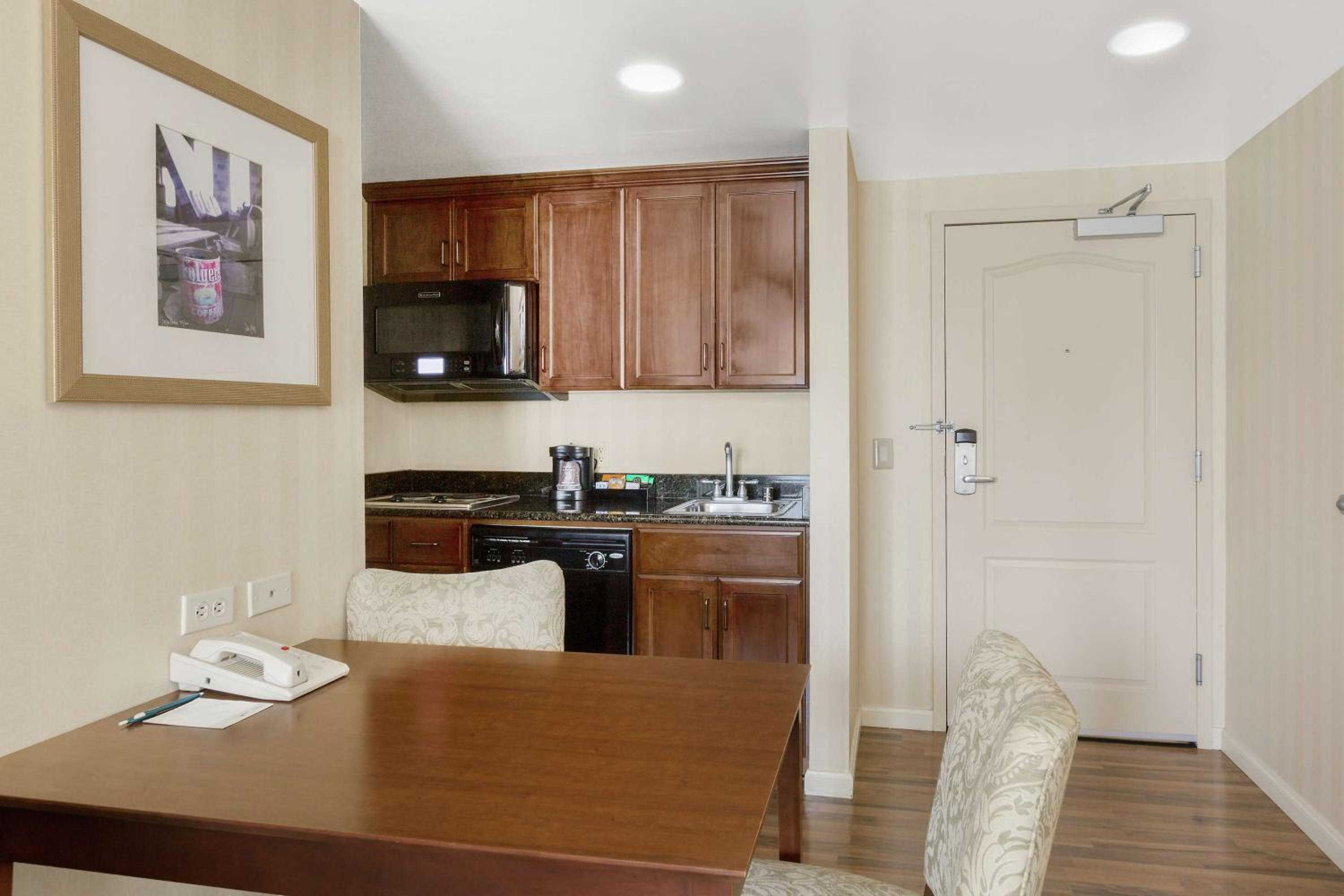 King Studio Suite - Non-Smoking - Photo 2